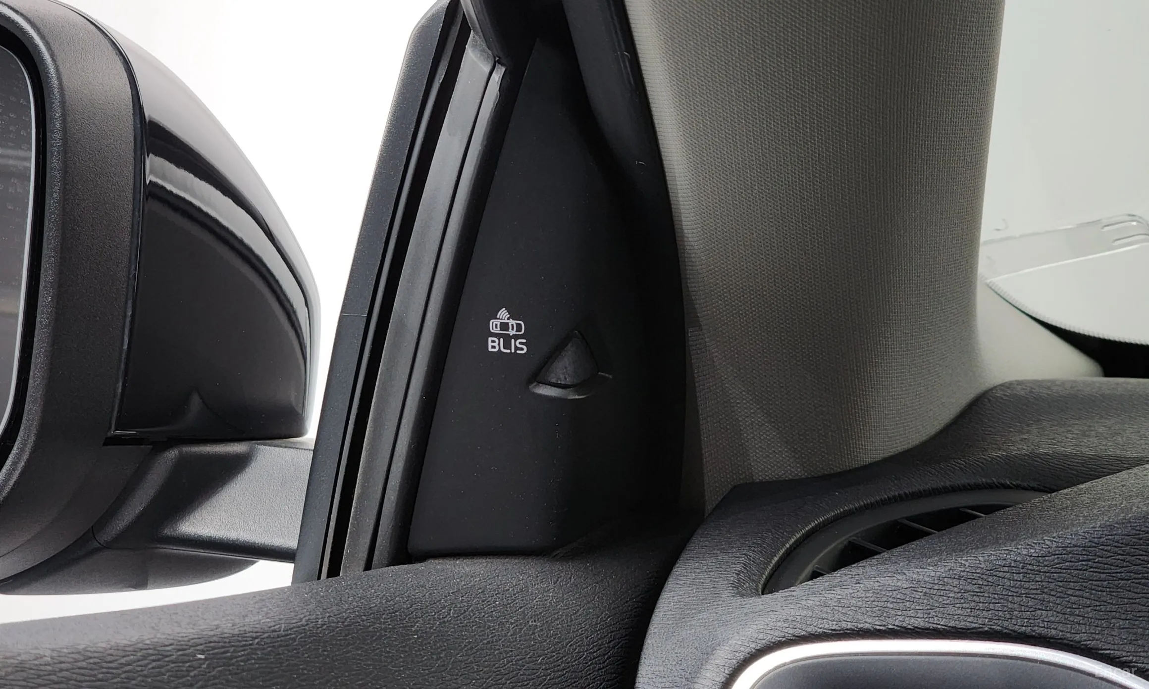 Volvo V40 превью 12