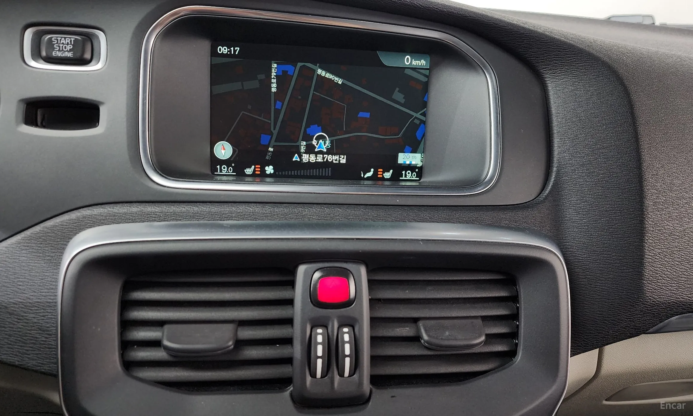 Volvo V40 превью 13