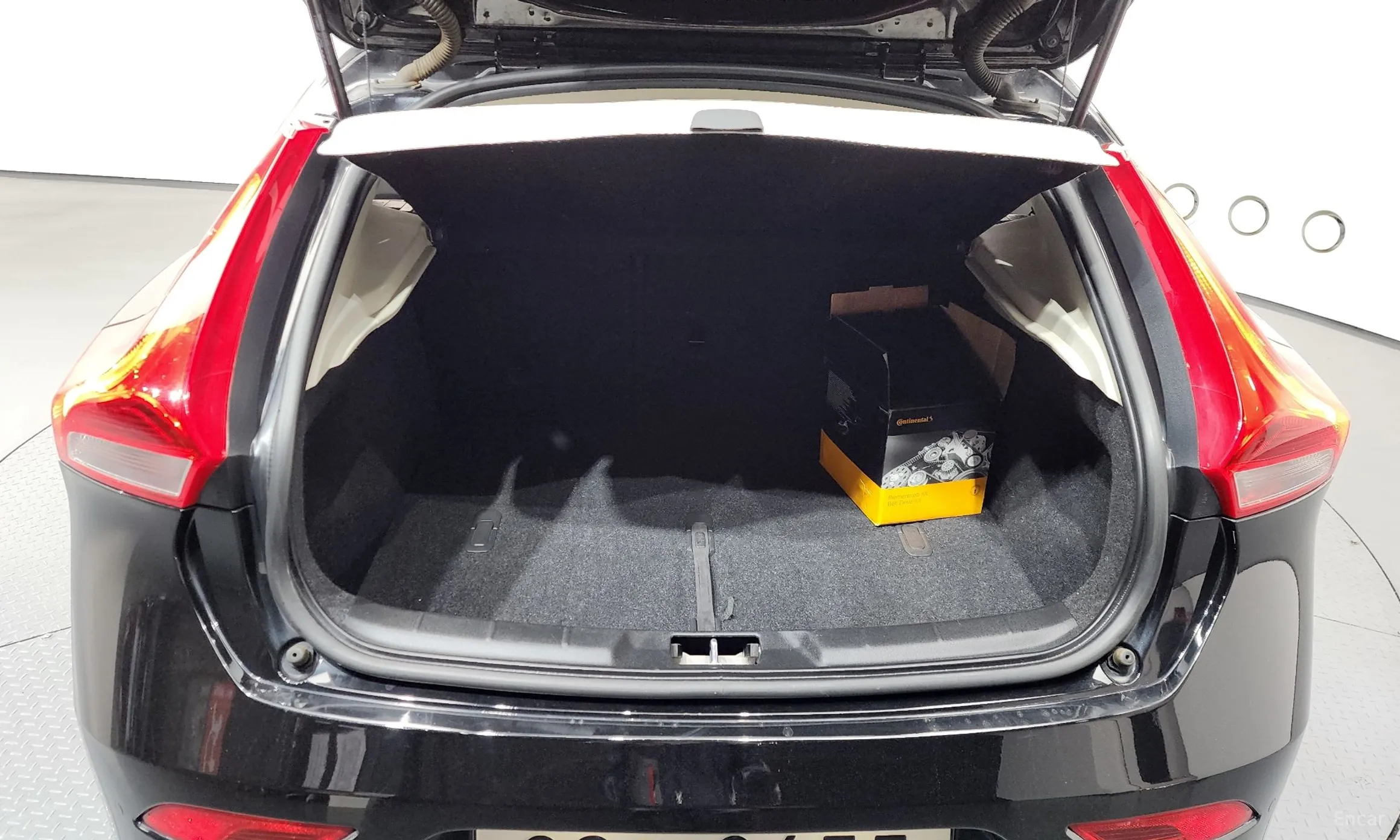 Volvo V40 превью 18
