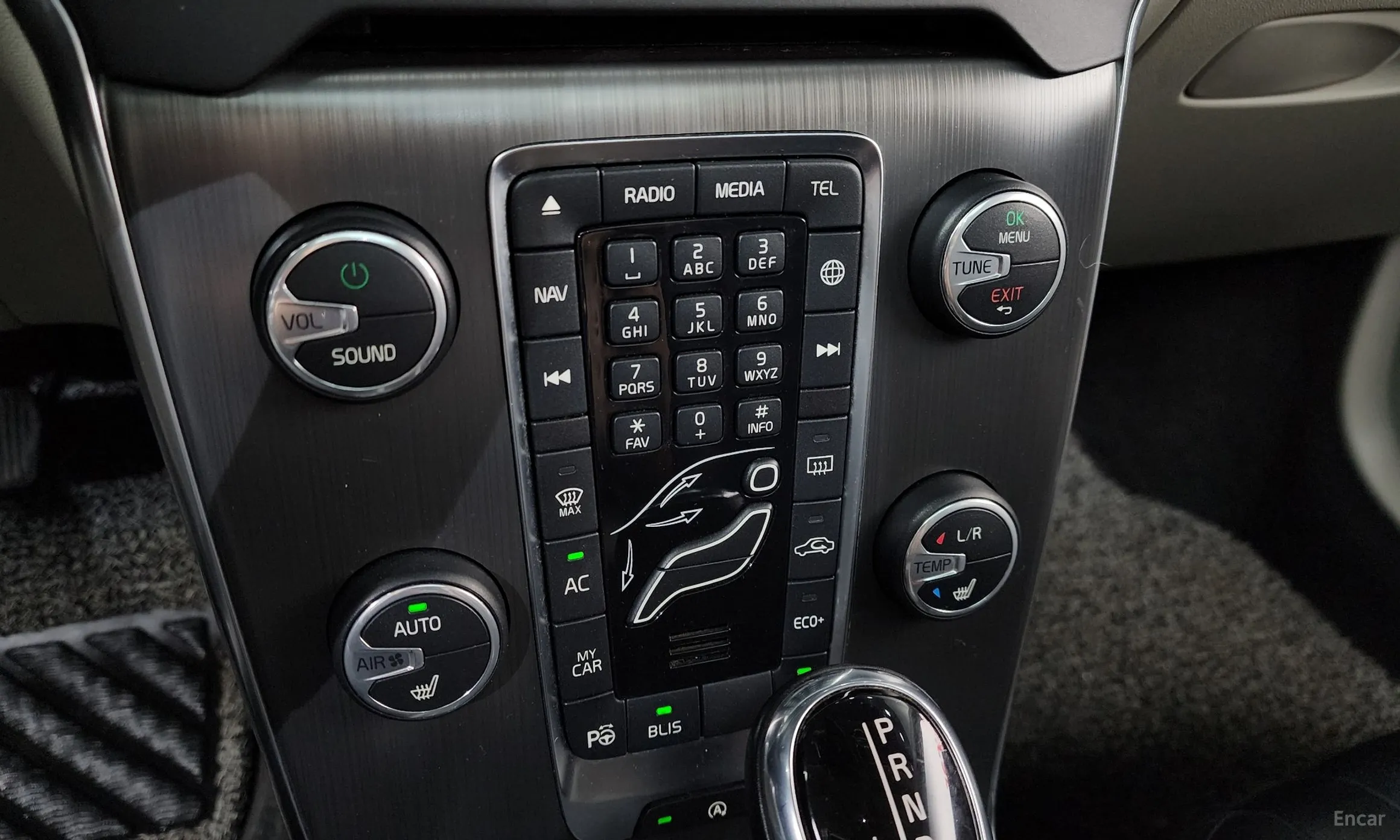 Volvo V40 превью 19