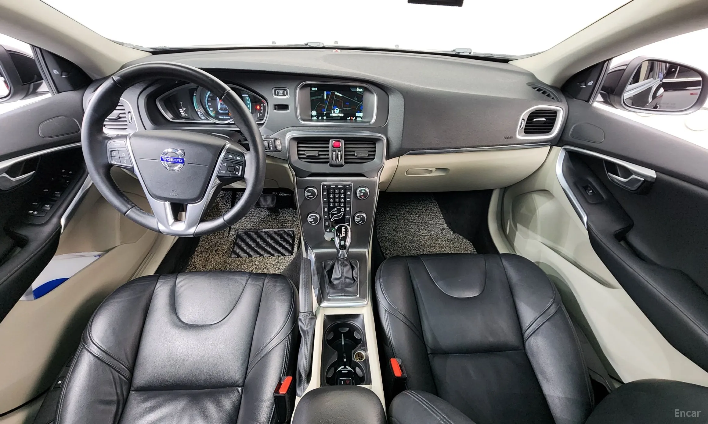 Volvo V40 превью 7