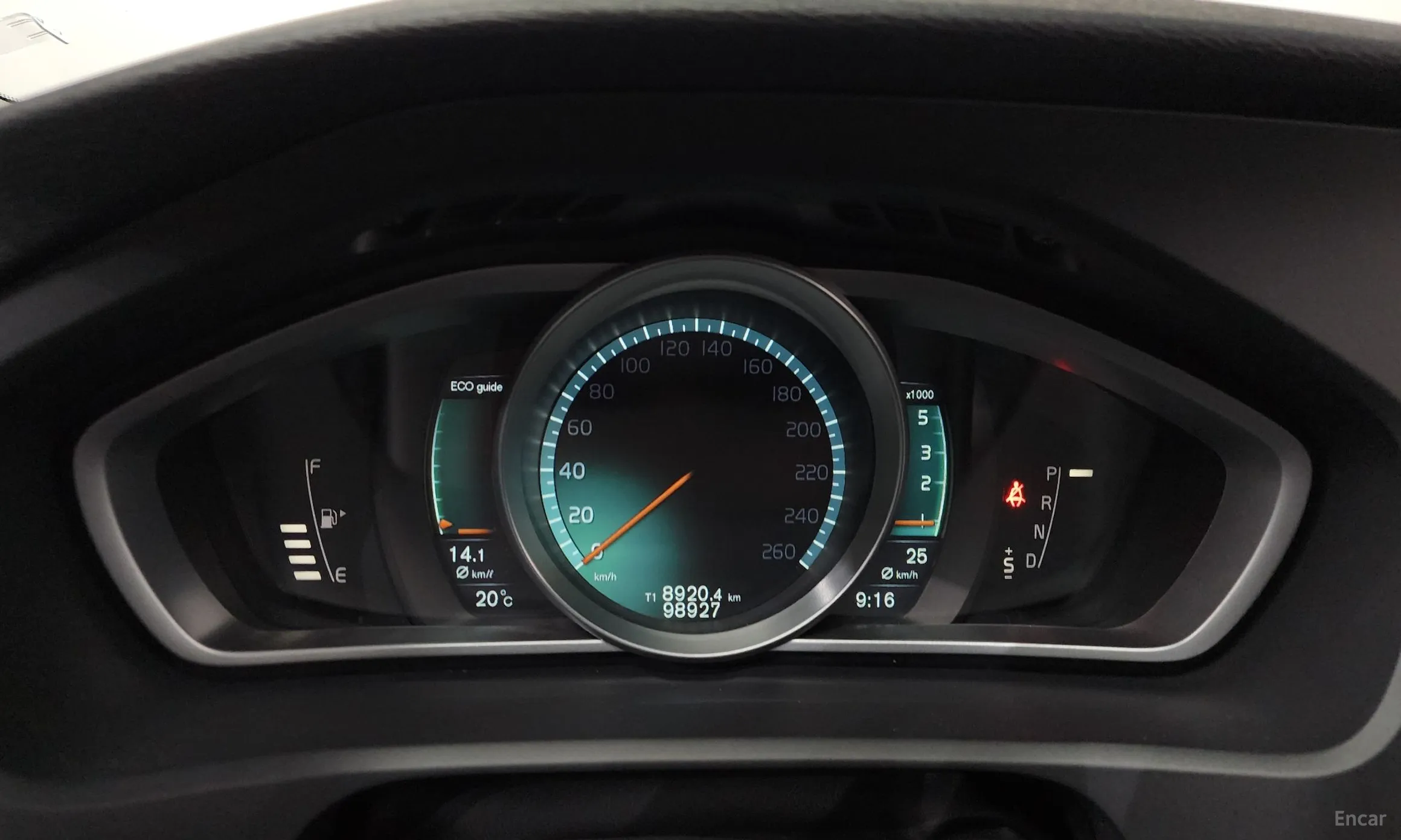 Volvo V40 превью 8