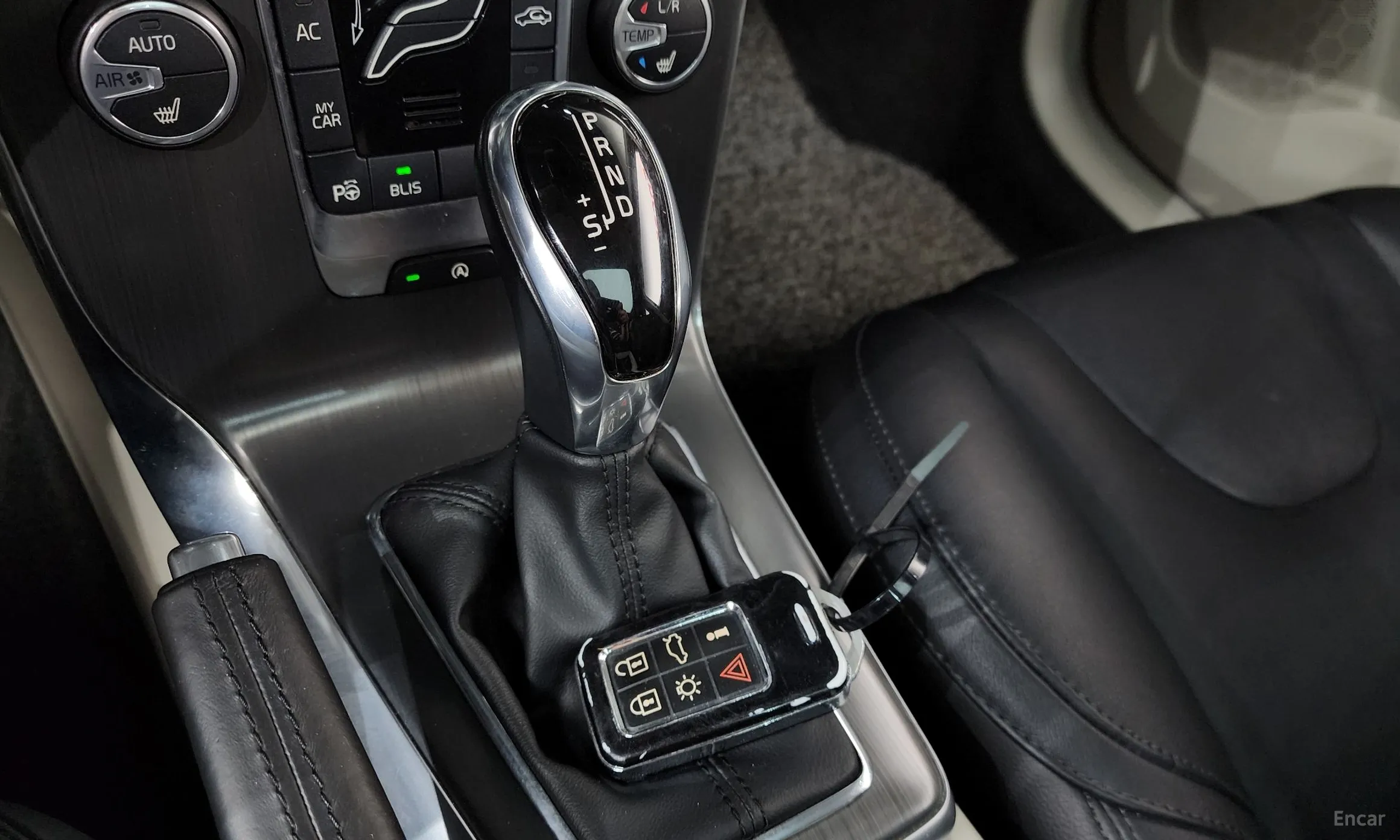 Volvo V40 превью 9