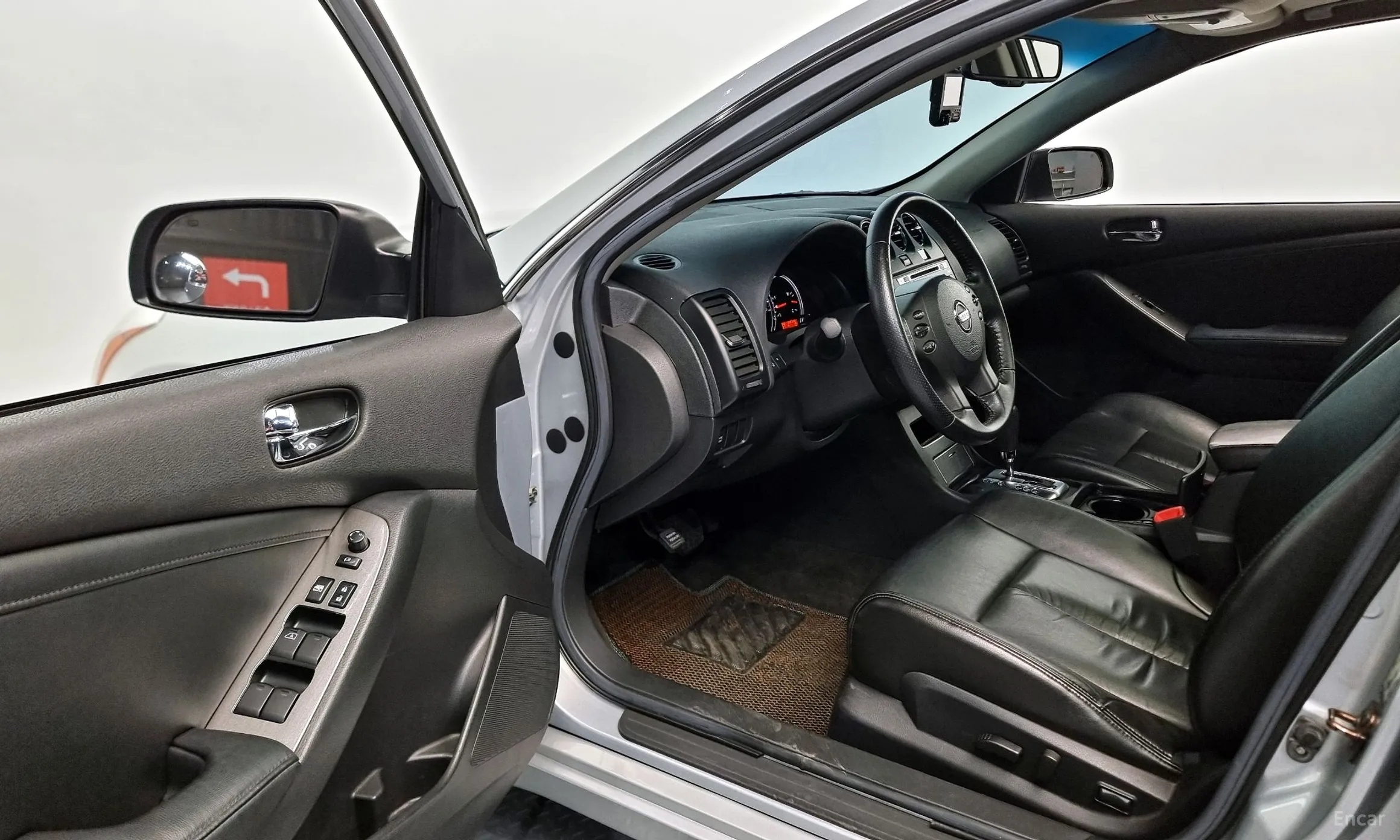 Nissan Altima превью 10