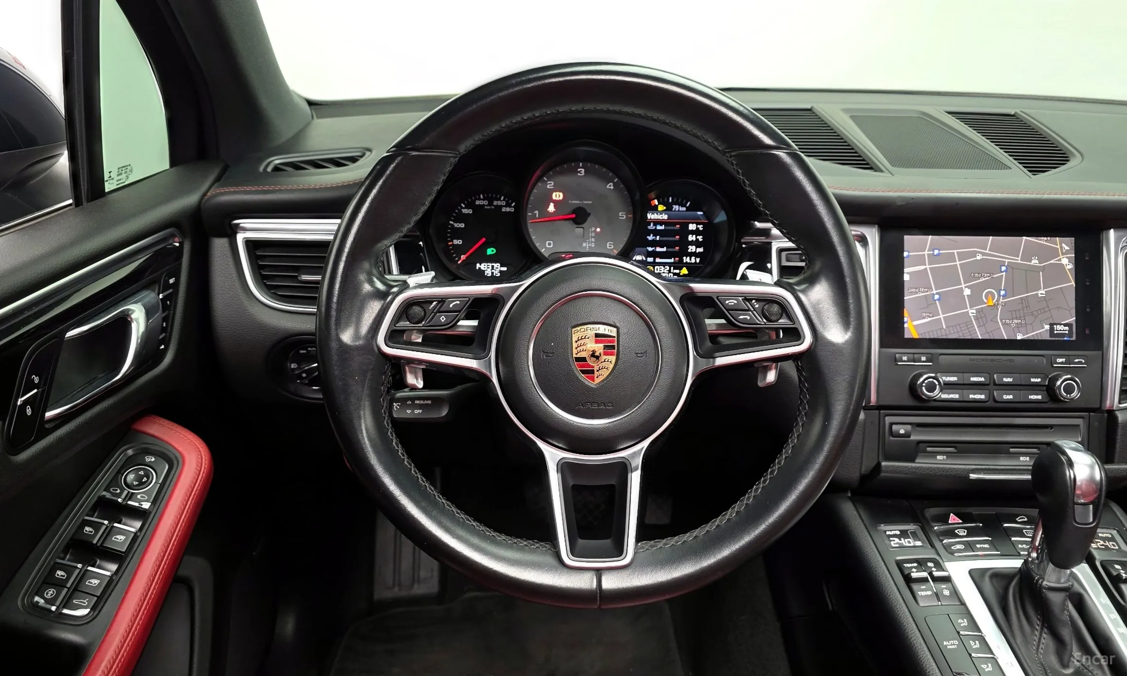 Porsche Macan превью 12