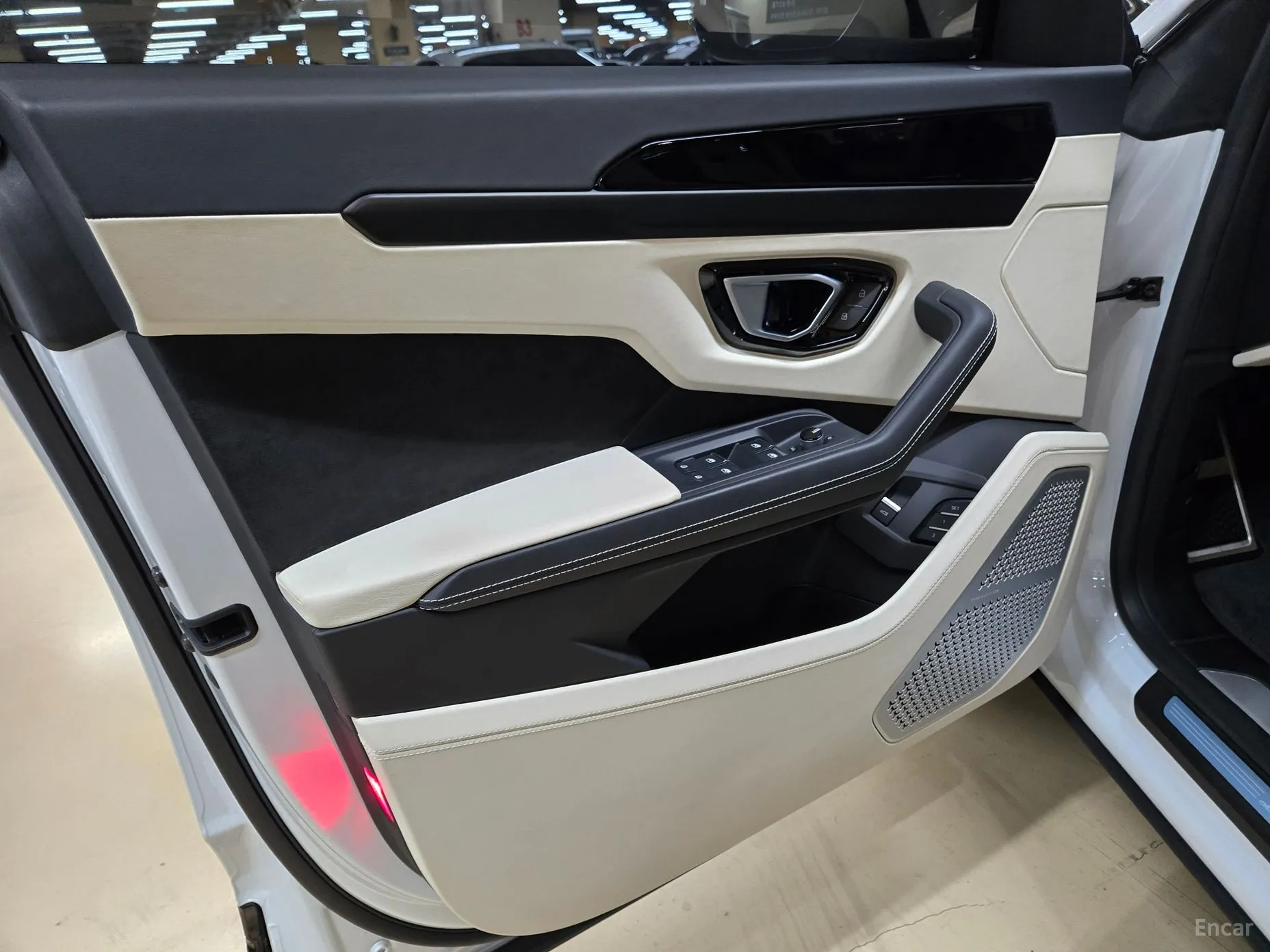 Lamborghini Urus превью 14