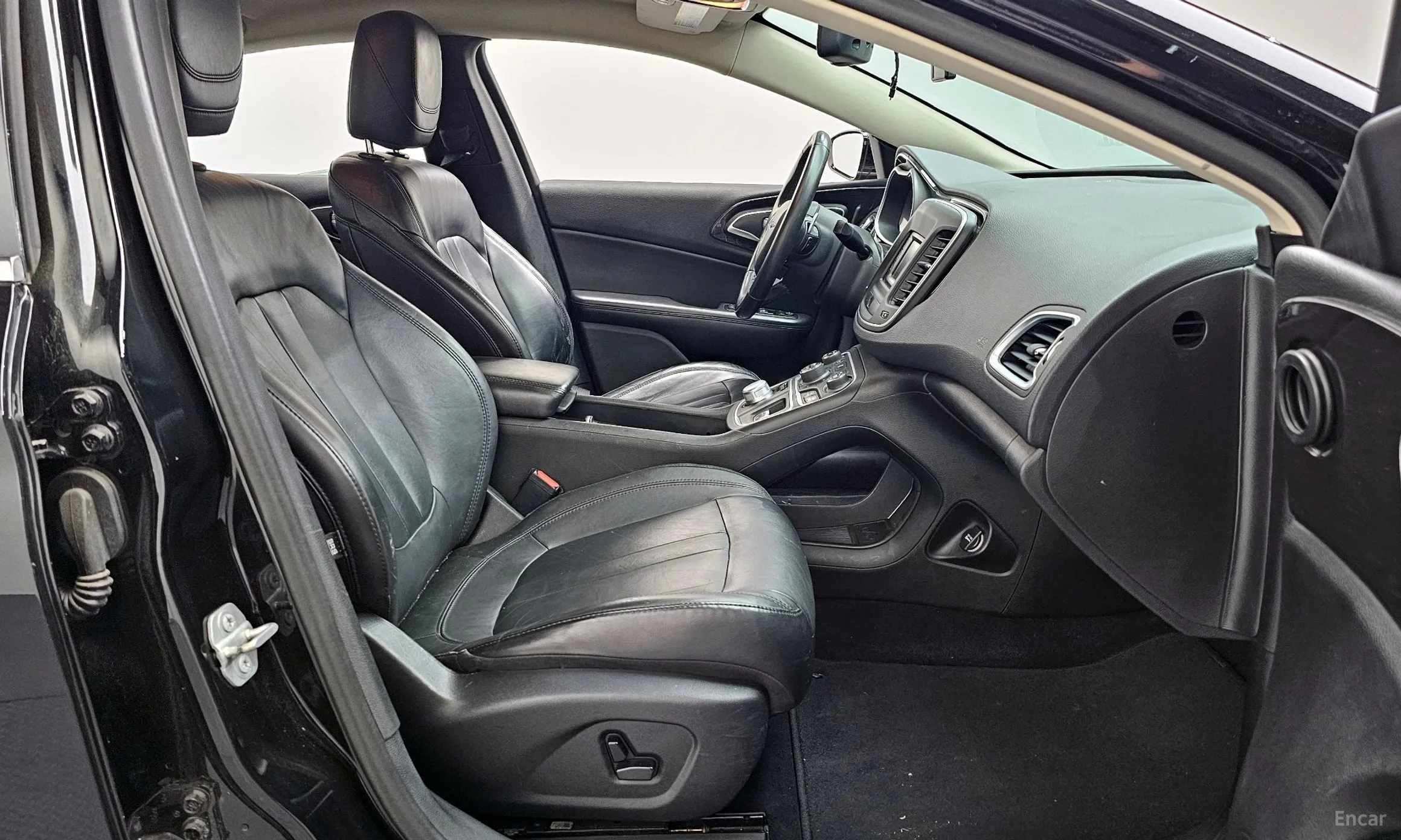 Chrysler 200 Second generation превью 11