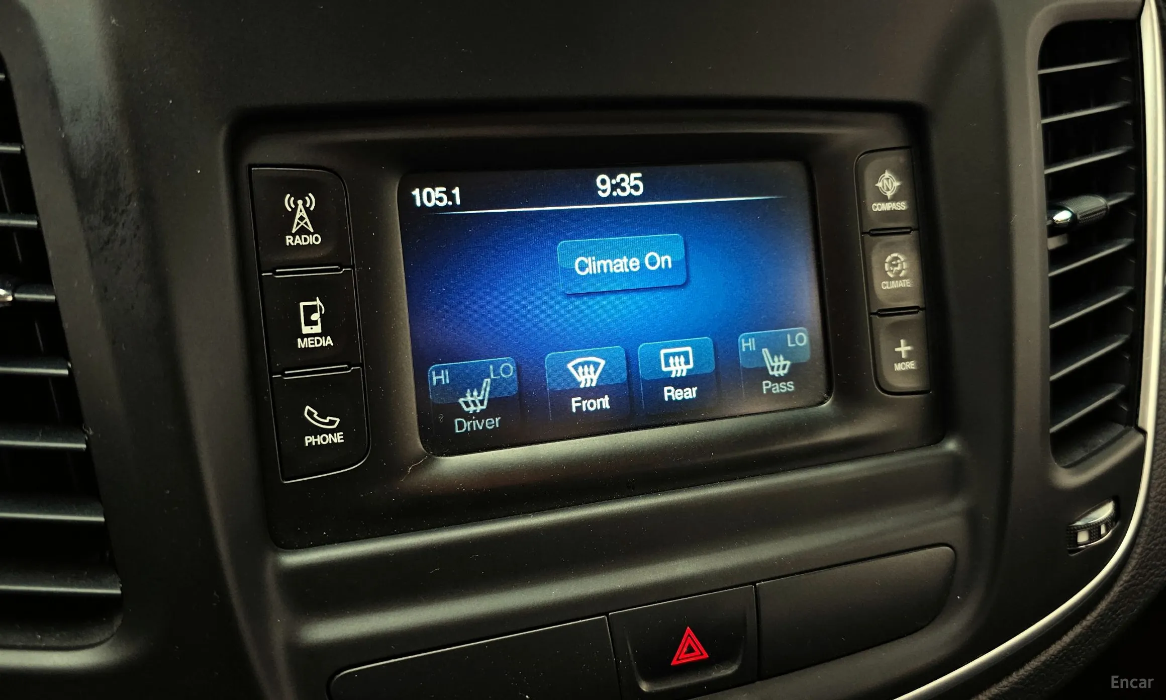 Chrysler 200 Second generation превью 17