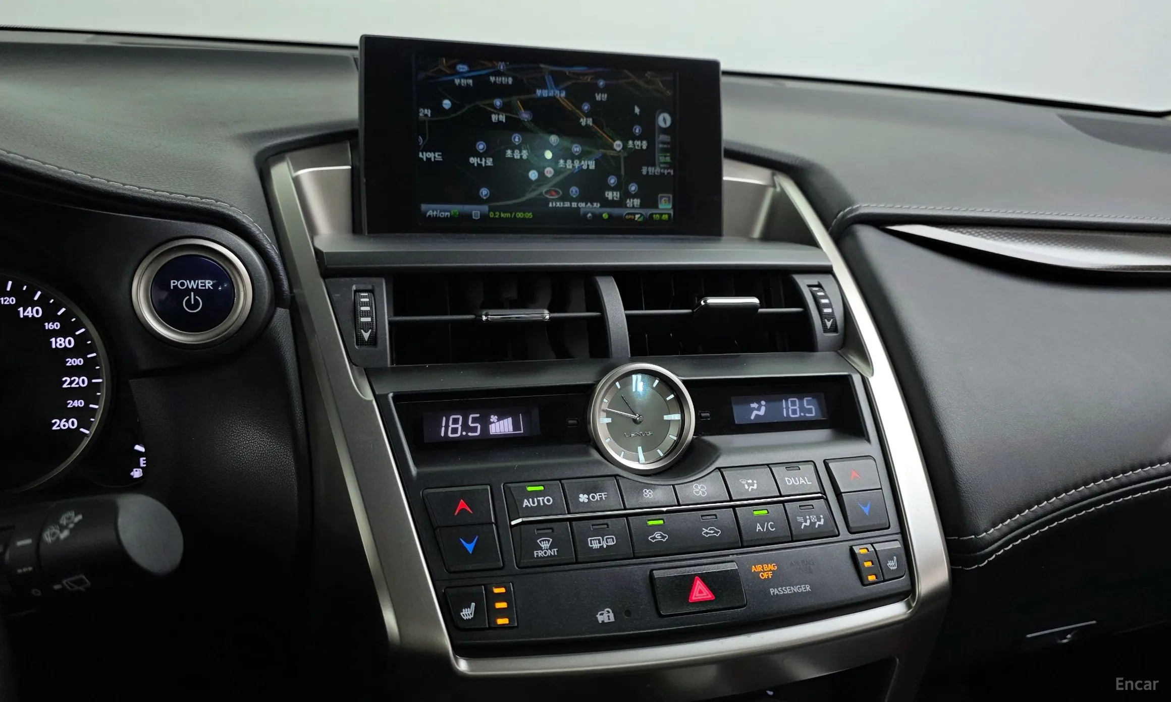 Lexus NX300h превью 14