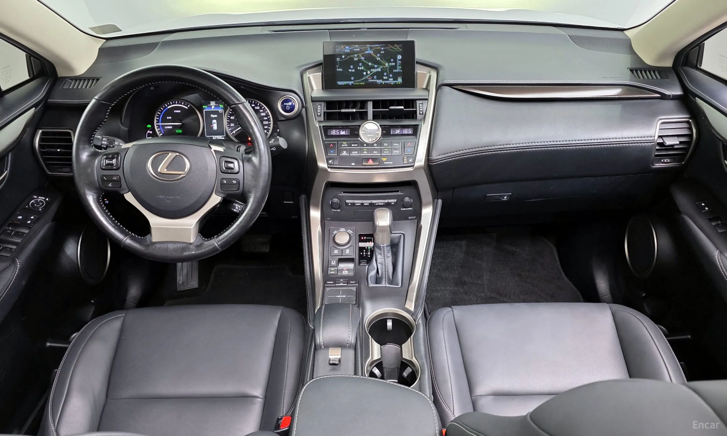 Lexus NX300h превью 7