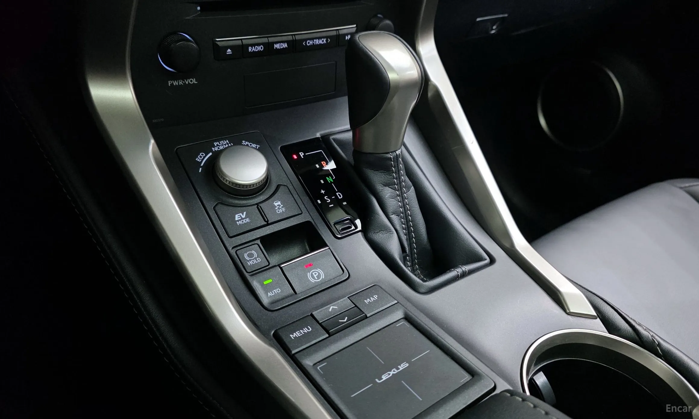 Lexus NX300h превью 9