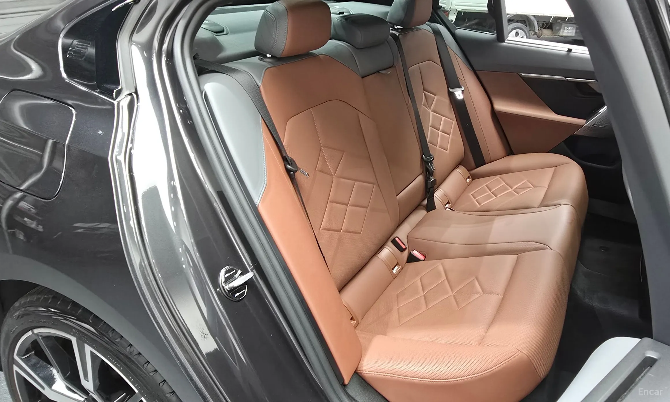 BMW 5 Series (G60) превью 12