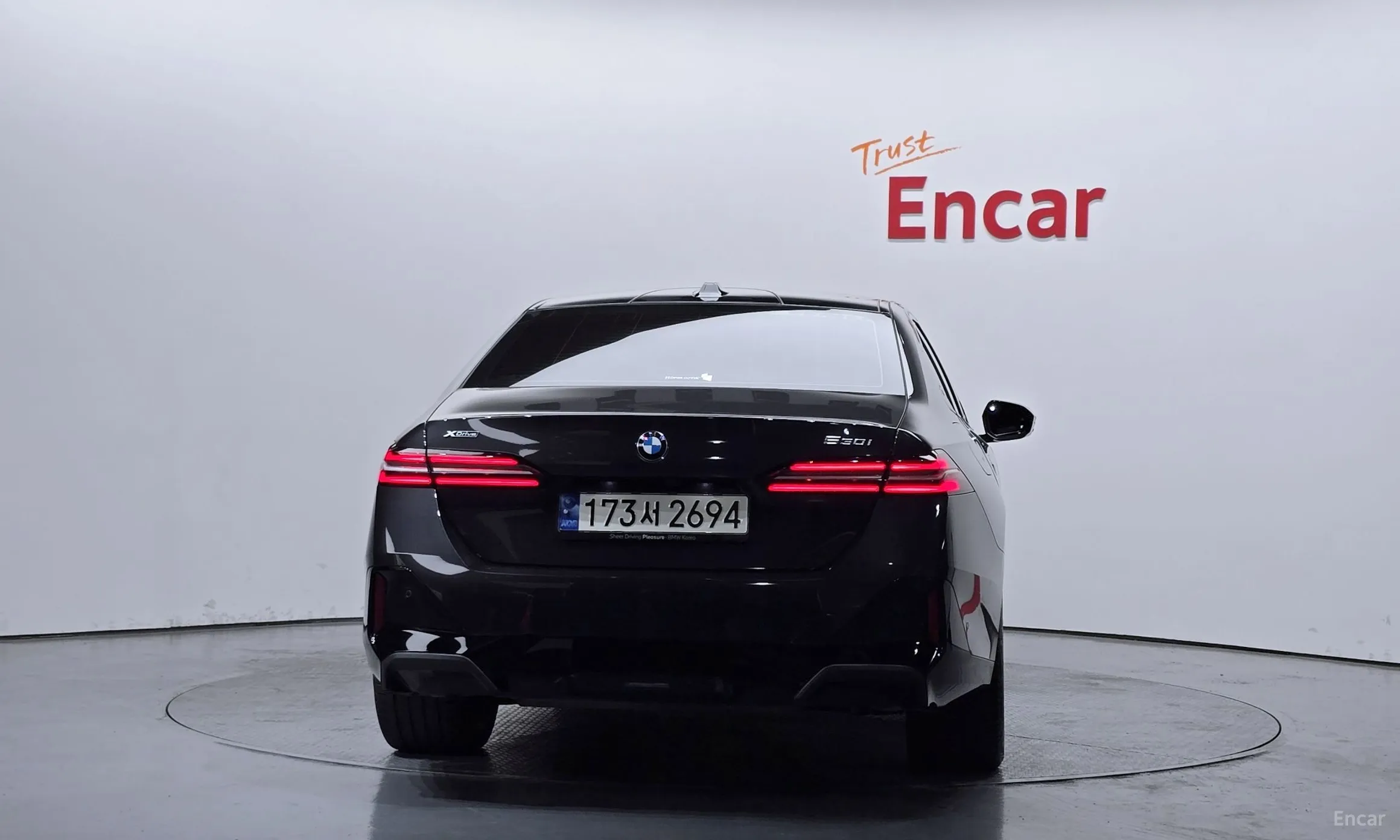 BMW 5 Series (G60) превью 4