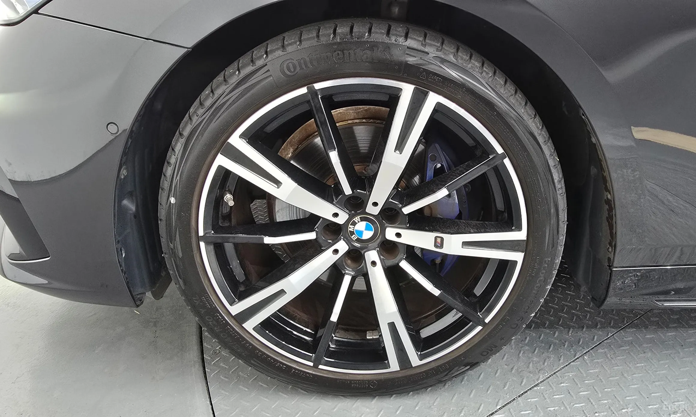 BMW 5 Series (G60) превью 5