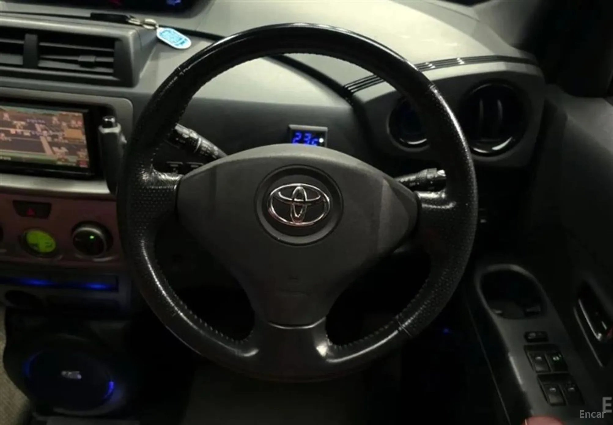 Toyota Bb превью 13