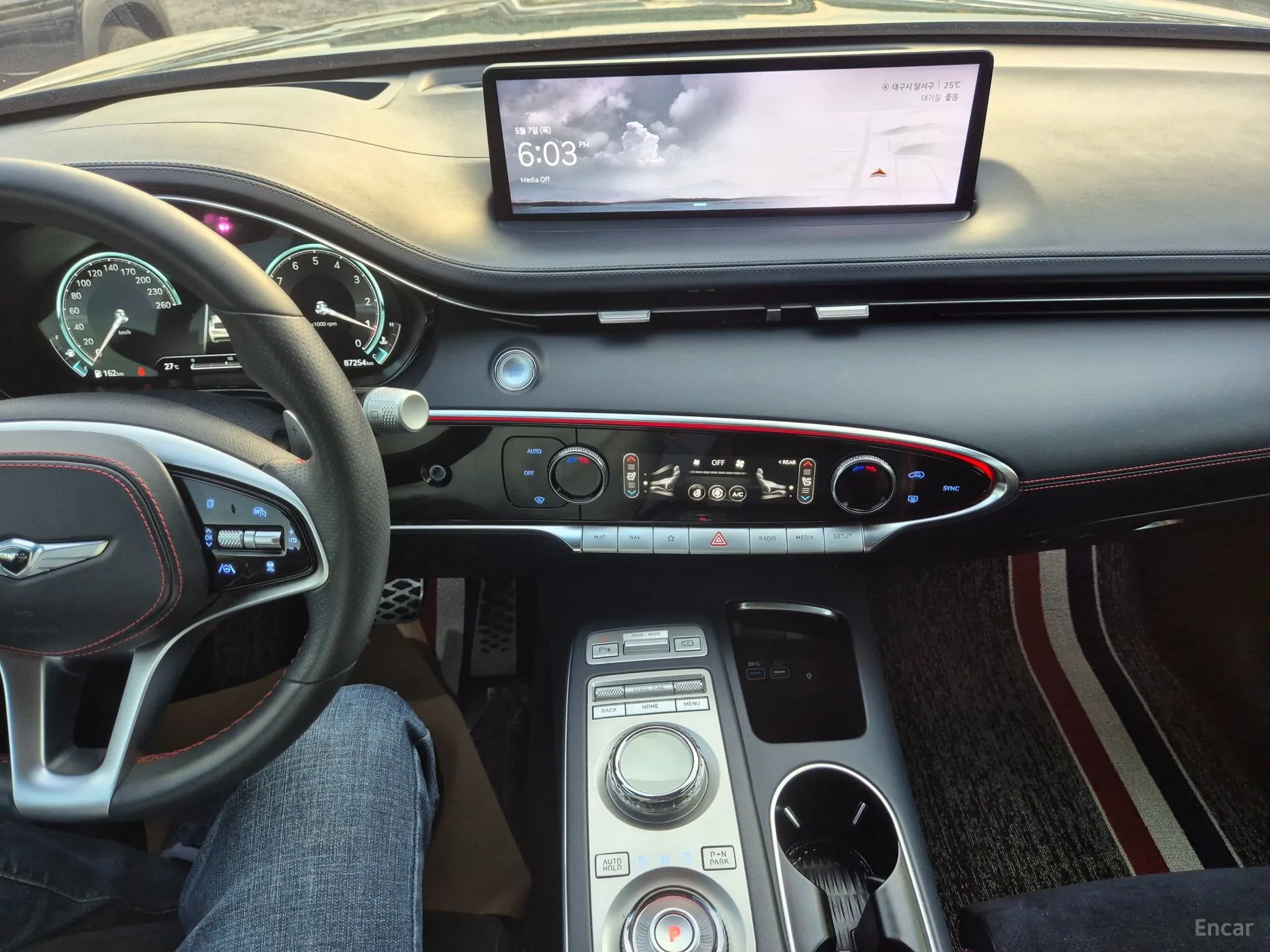 Genesis GV70 превью 10