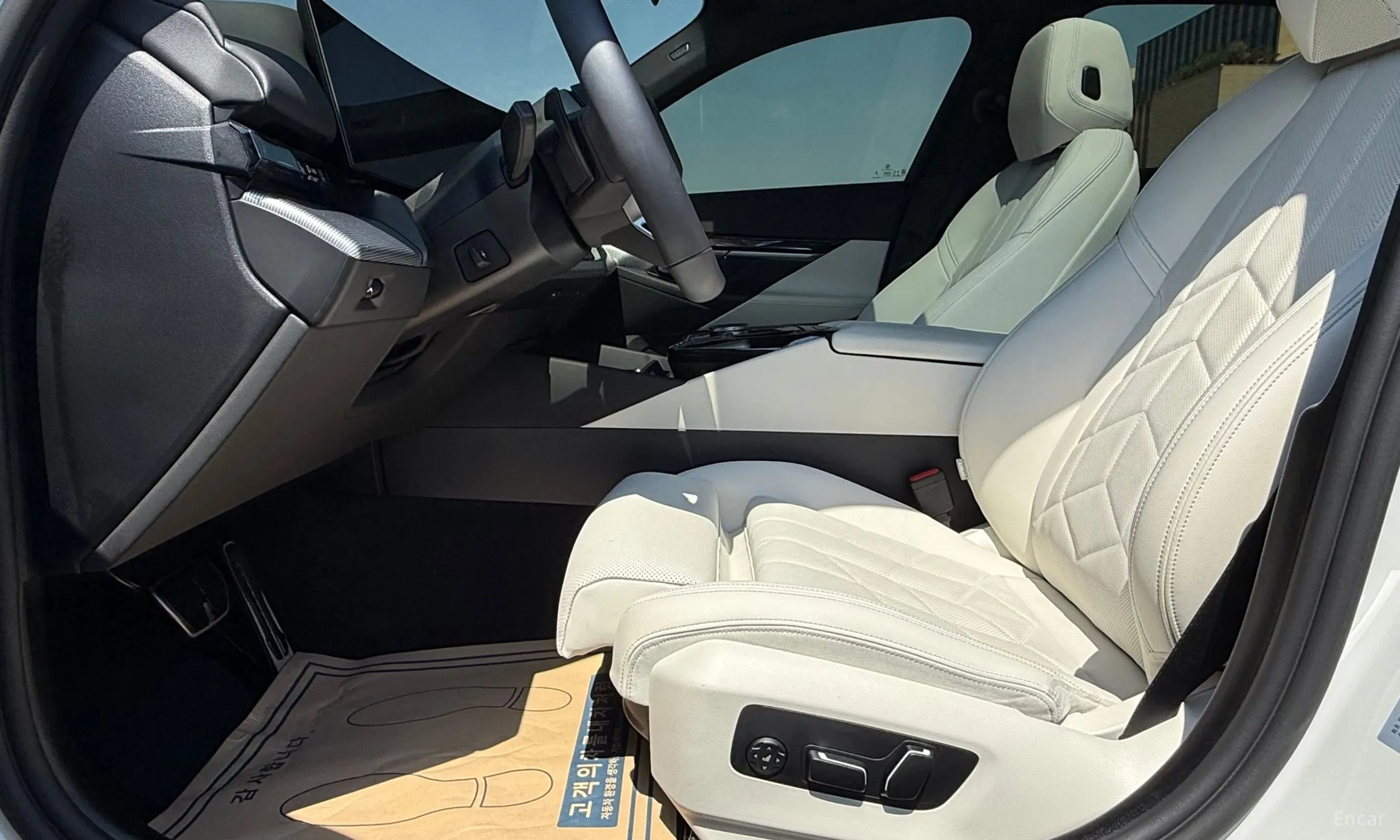 BMW 5 Series (G60) превью 10