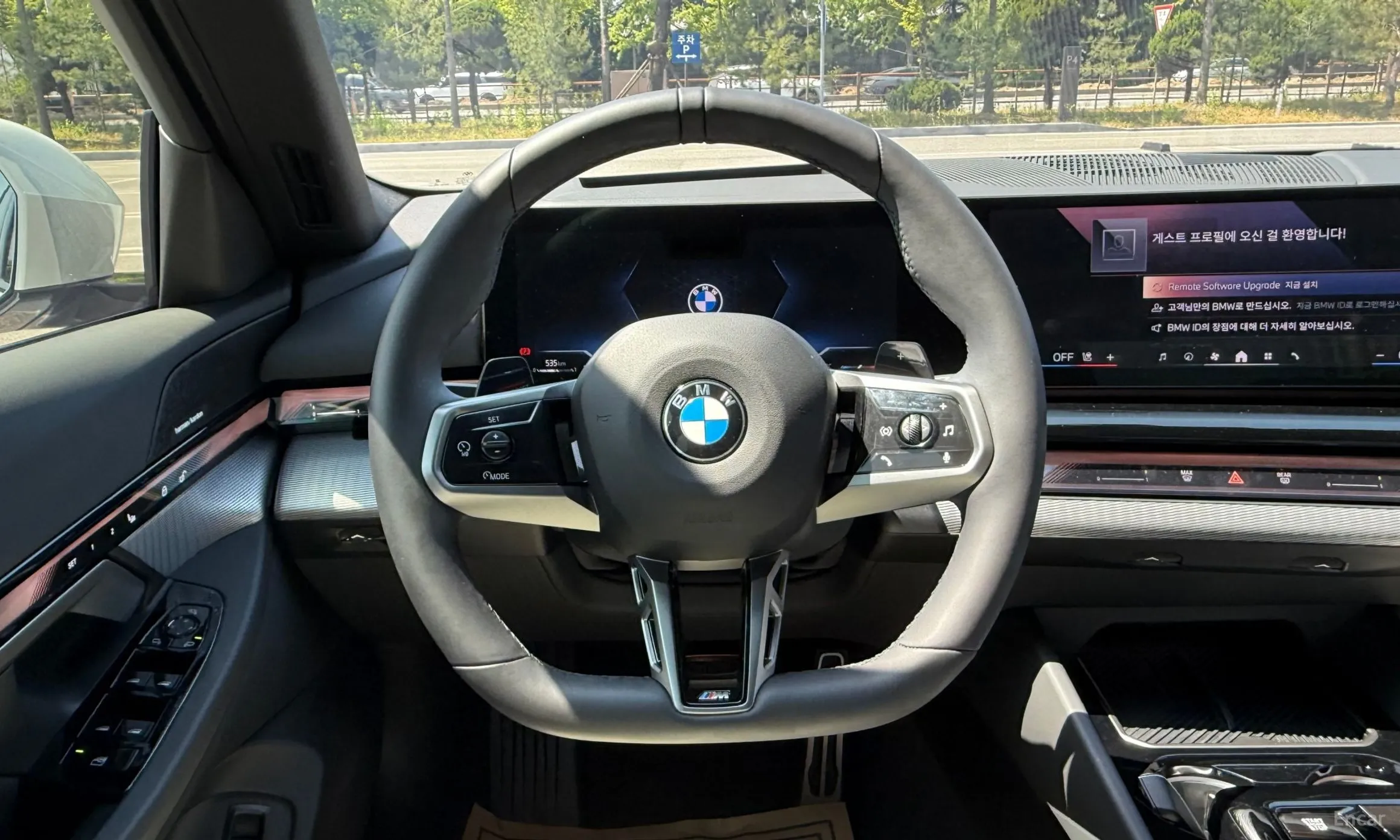 BMW 5 Series (G60) превью 13