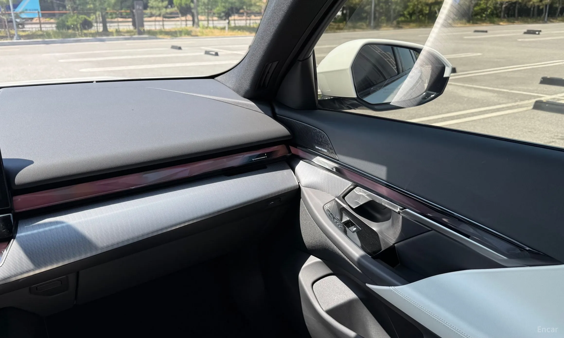 BMW 5 Series (G60) превью 14