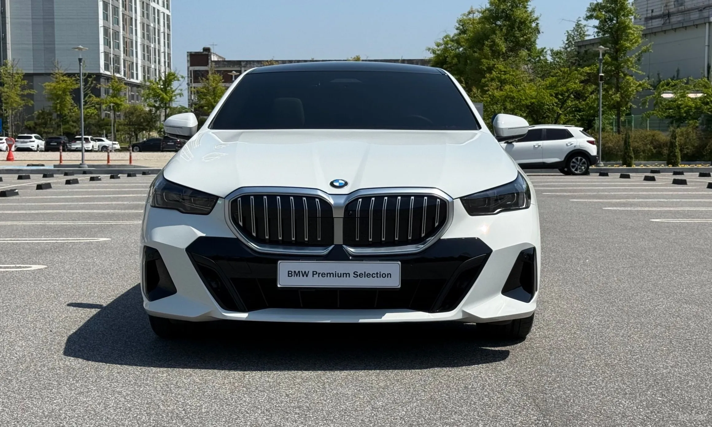 BMW 5 Series (G60) превью 3