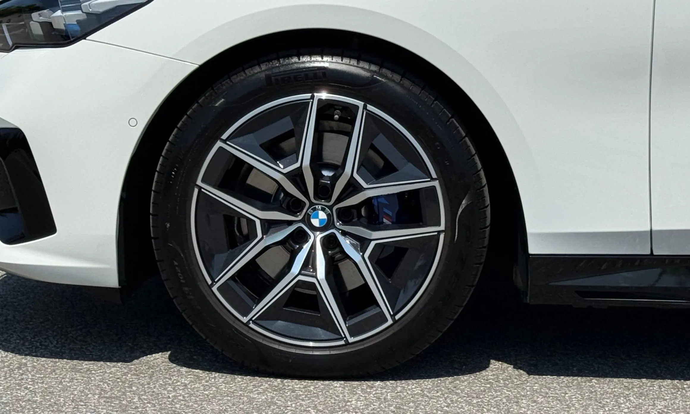 BMW 5 Series (G60) превью 5