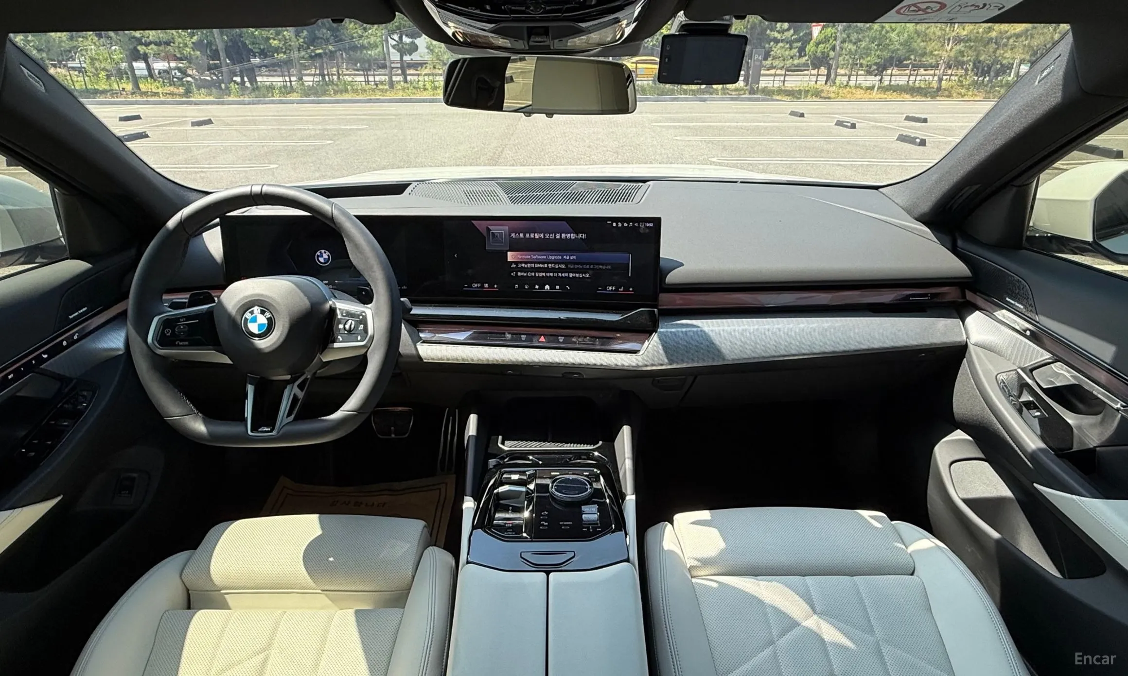 BMW 5 Series (G60) превью 7