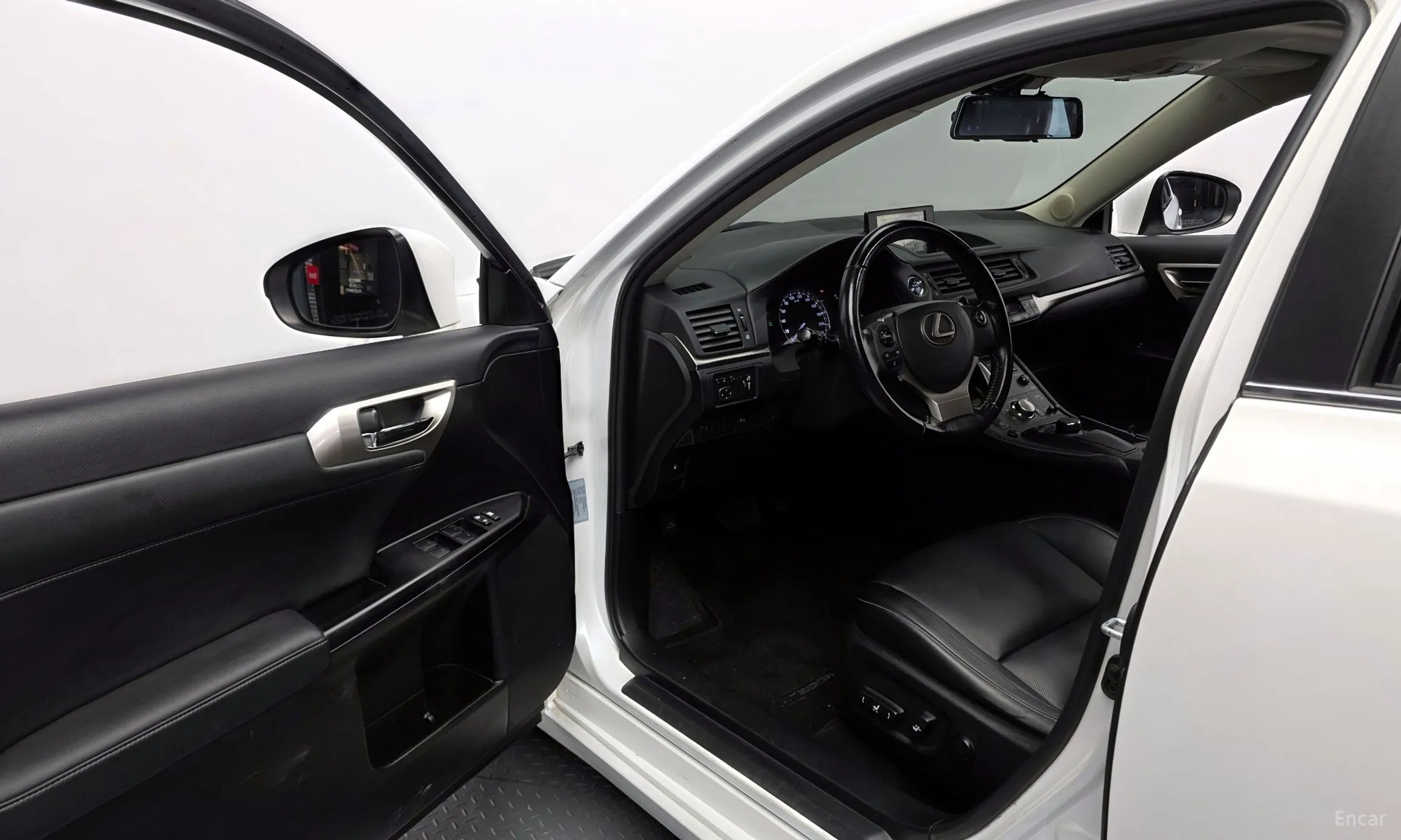 Lexus CT200h превью 10