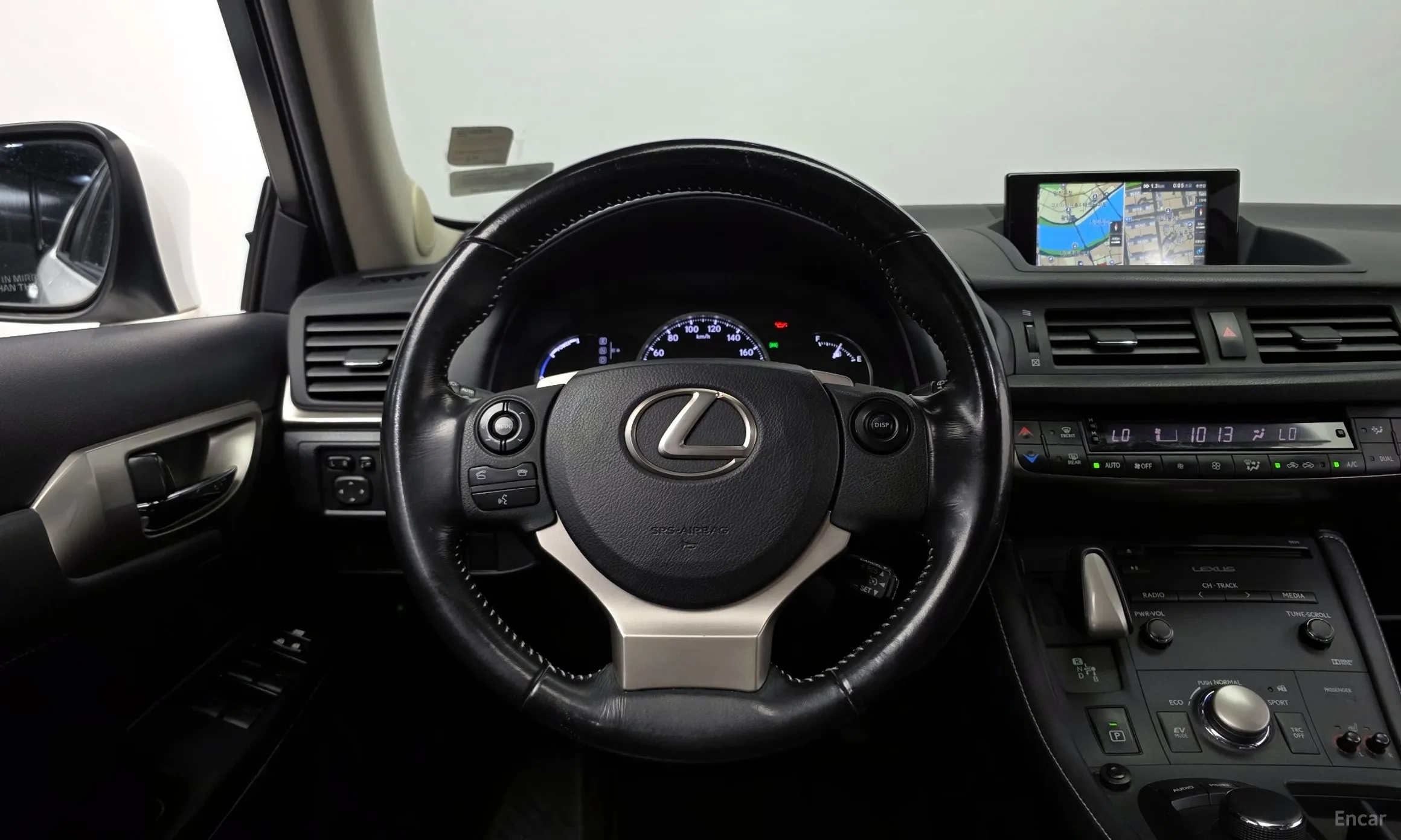 Lexus CT200h превью 13