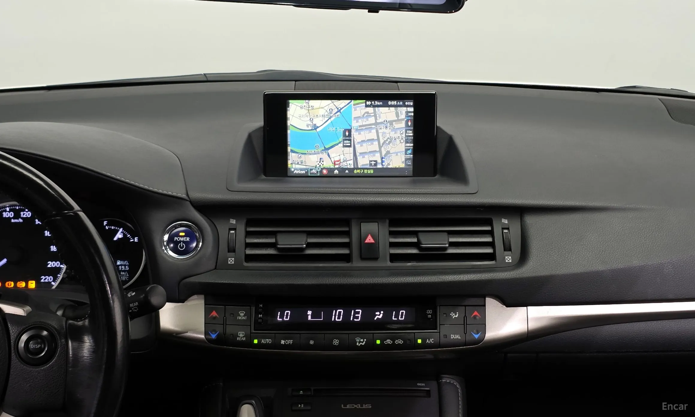 Lexus CT200h превью 14
