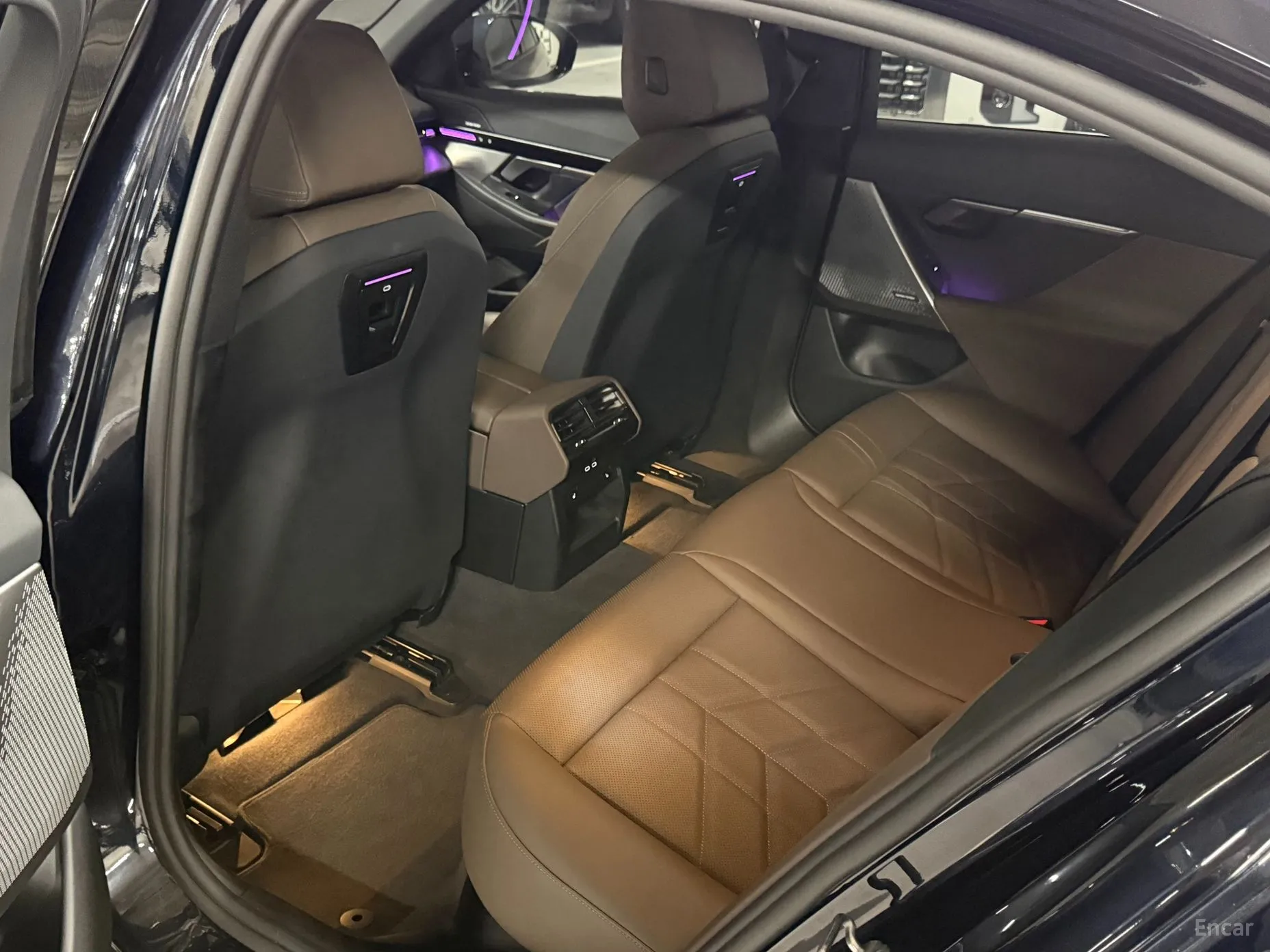 BMW 5 Series (G60) превью 10