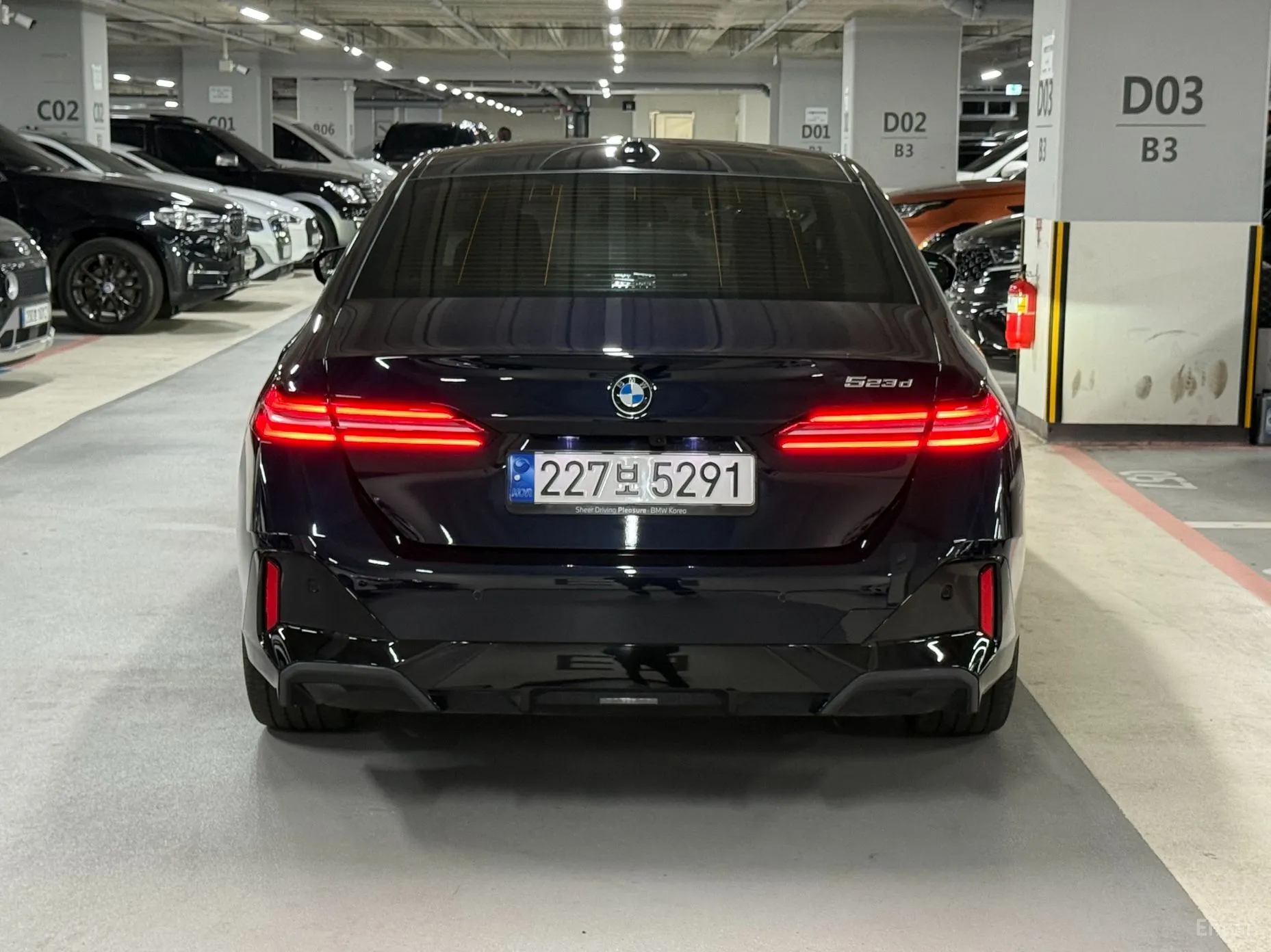 BMW 5 Series (G60) превью 2