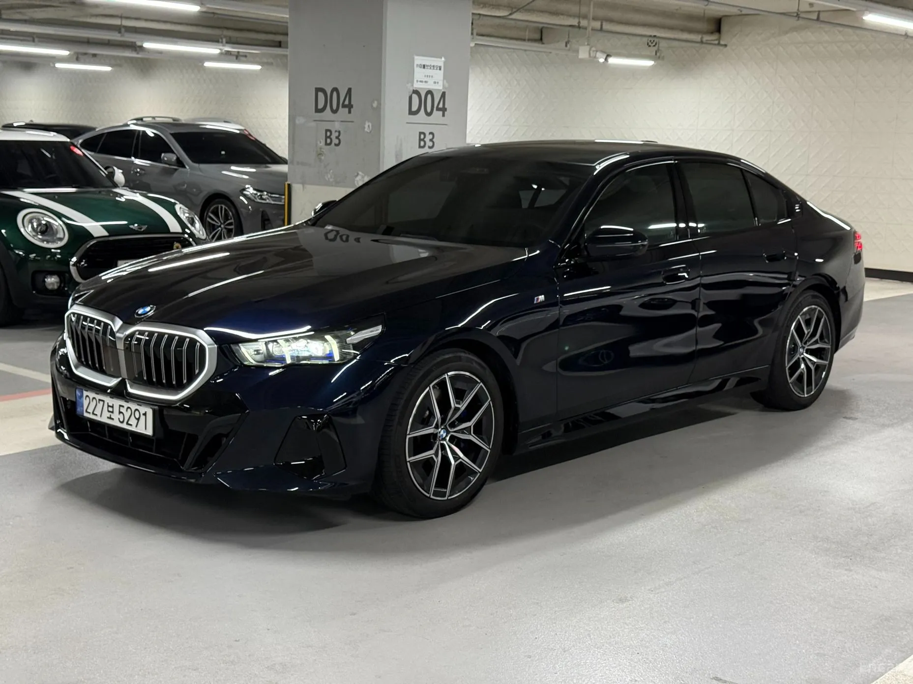 BMW 5 Series (G60) превью 3