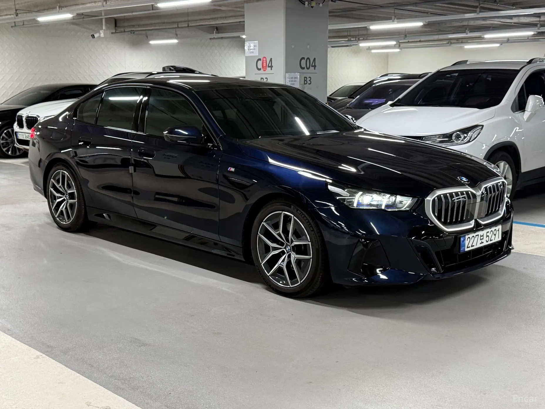 BMW 5 Series (G60) превью 5