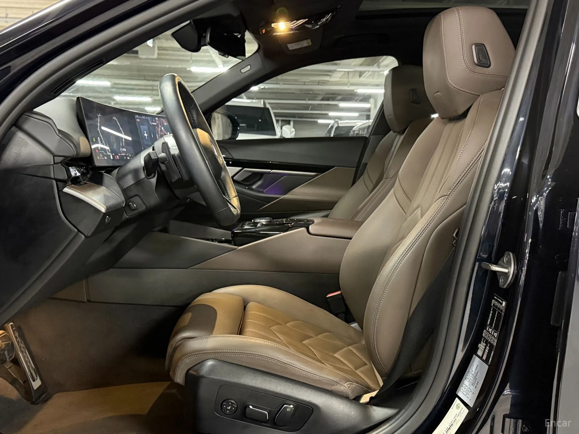 BMW 5 Series (G60) превью 9