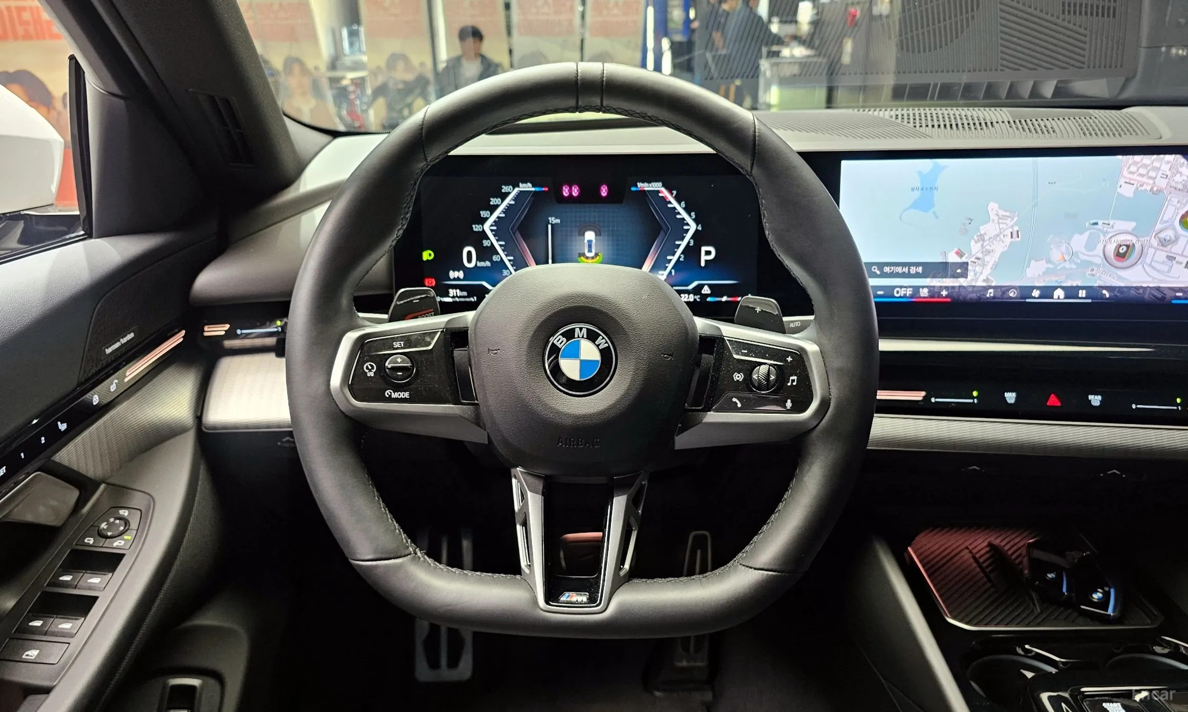 BMW 5 Series (G60) превью 13
