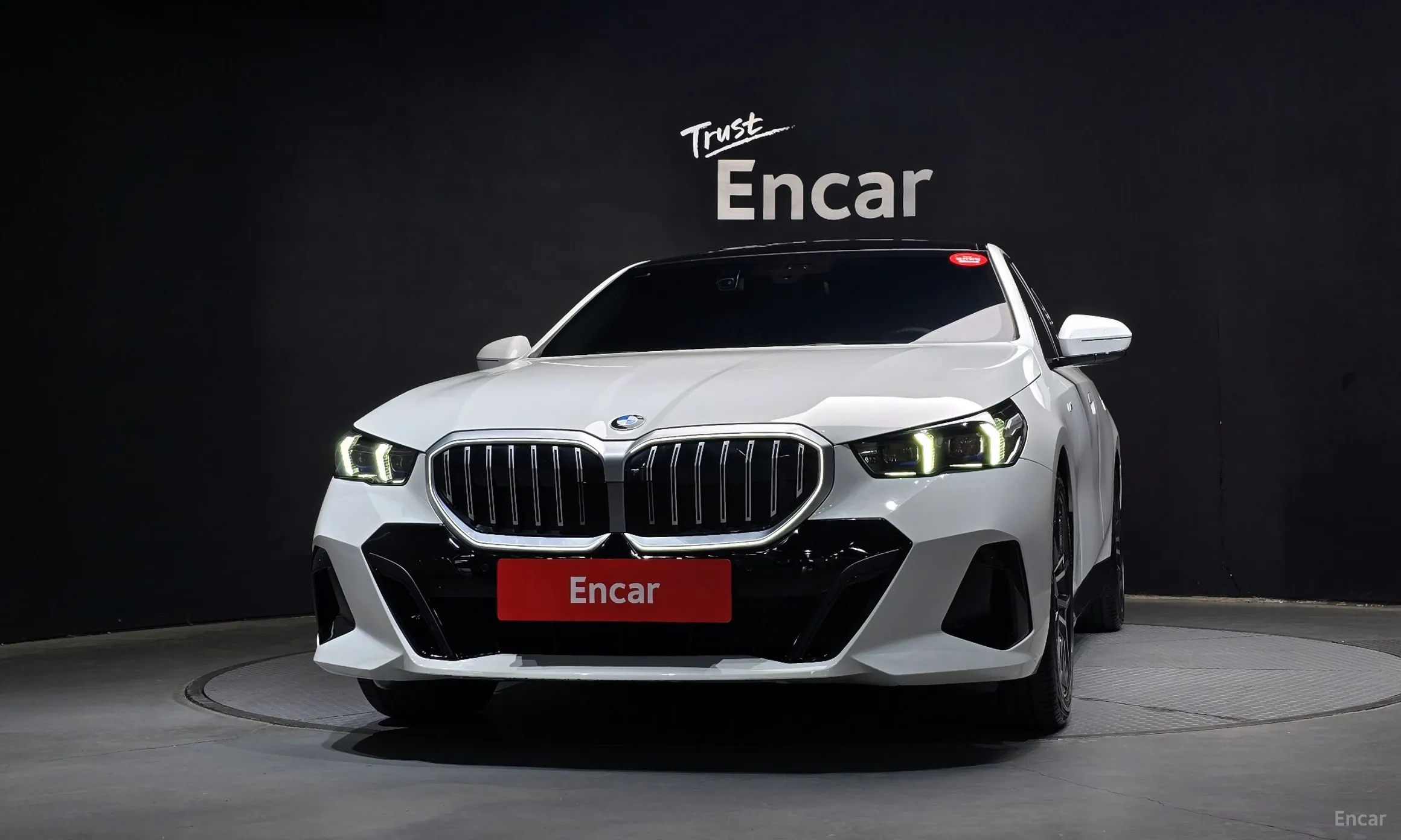BMW 5 Series (G60) превью 3