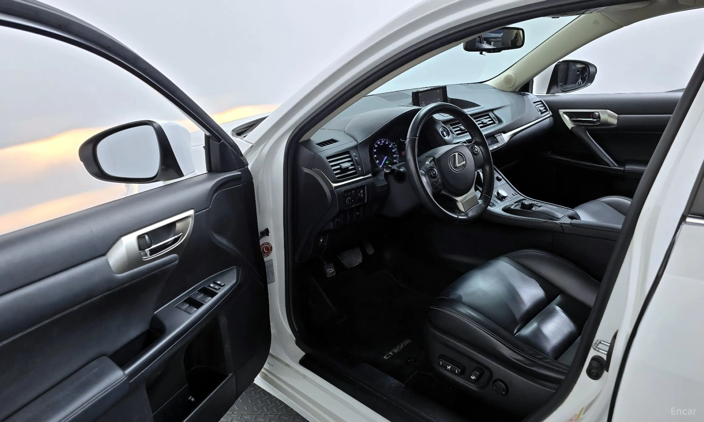 Lexus CT200h превью 10