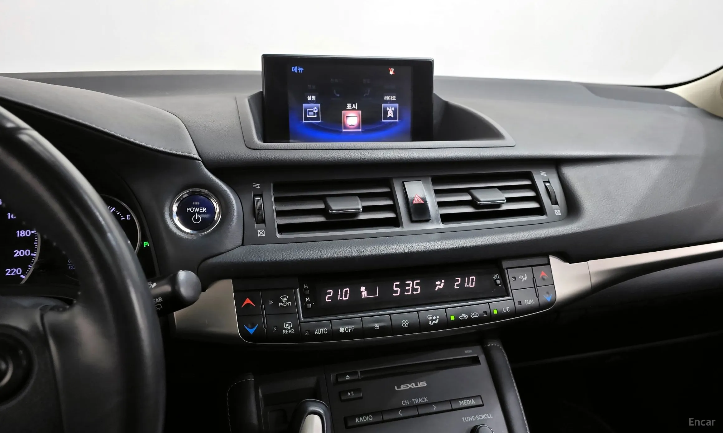 Lexus CT200h превью 13