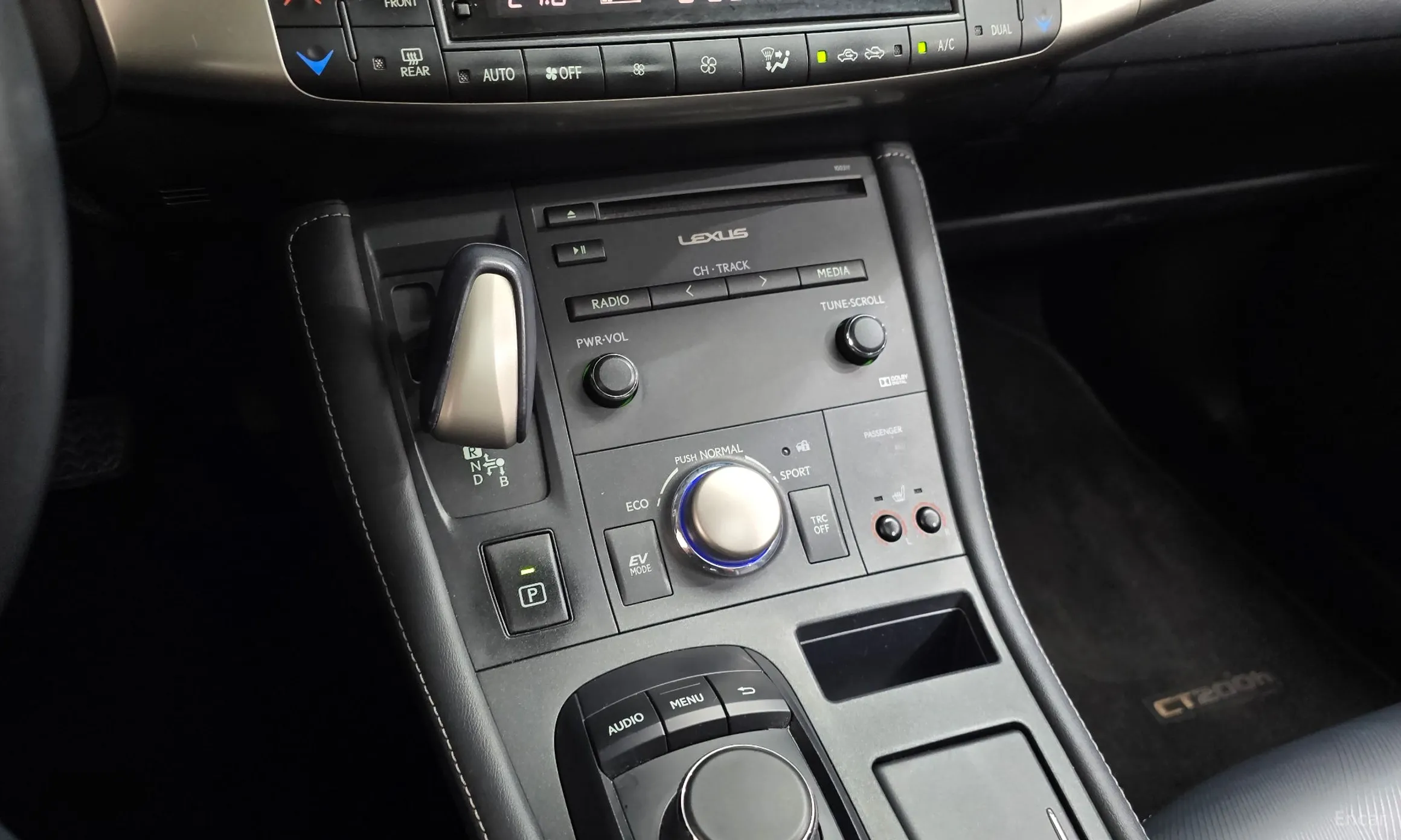 Lexus CT200h превью 19