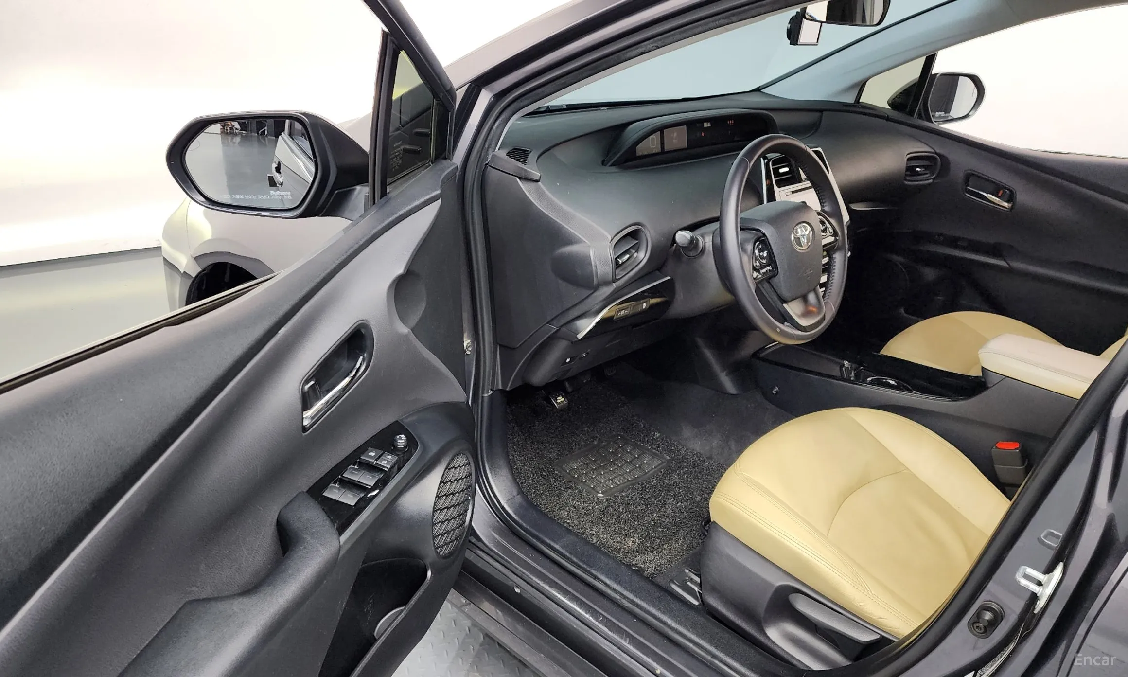 Toyota Prius 4th Generation превью 10