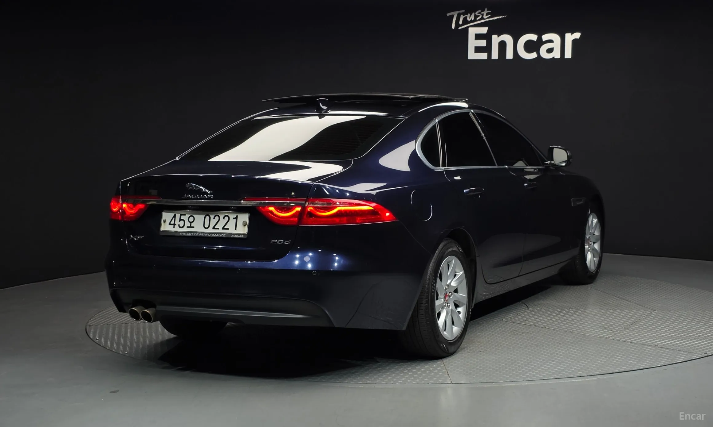 Jaguar XF (x260)