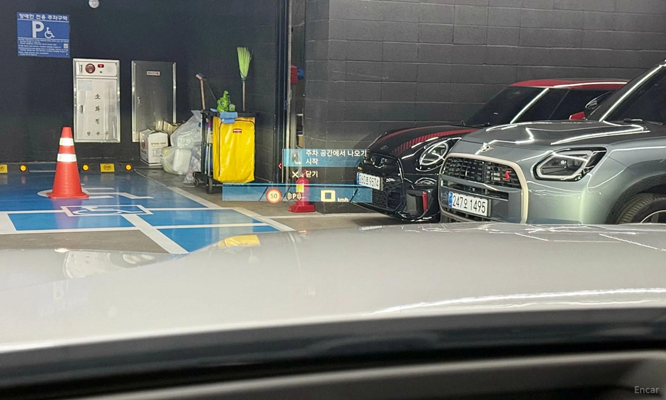 BMW XM (G09) превью 17