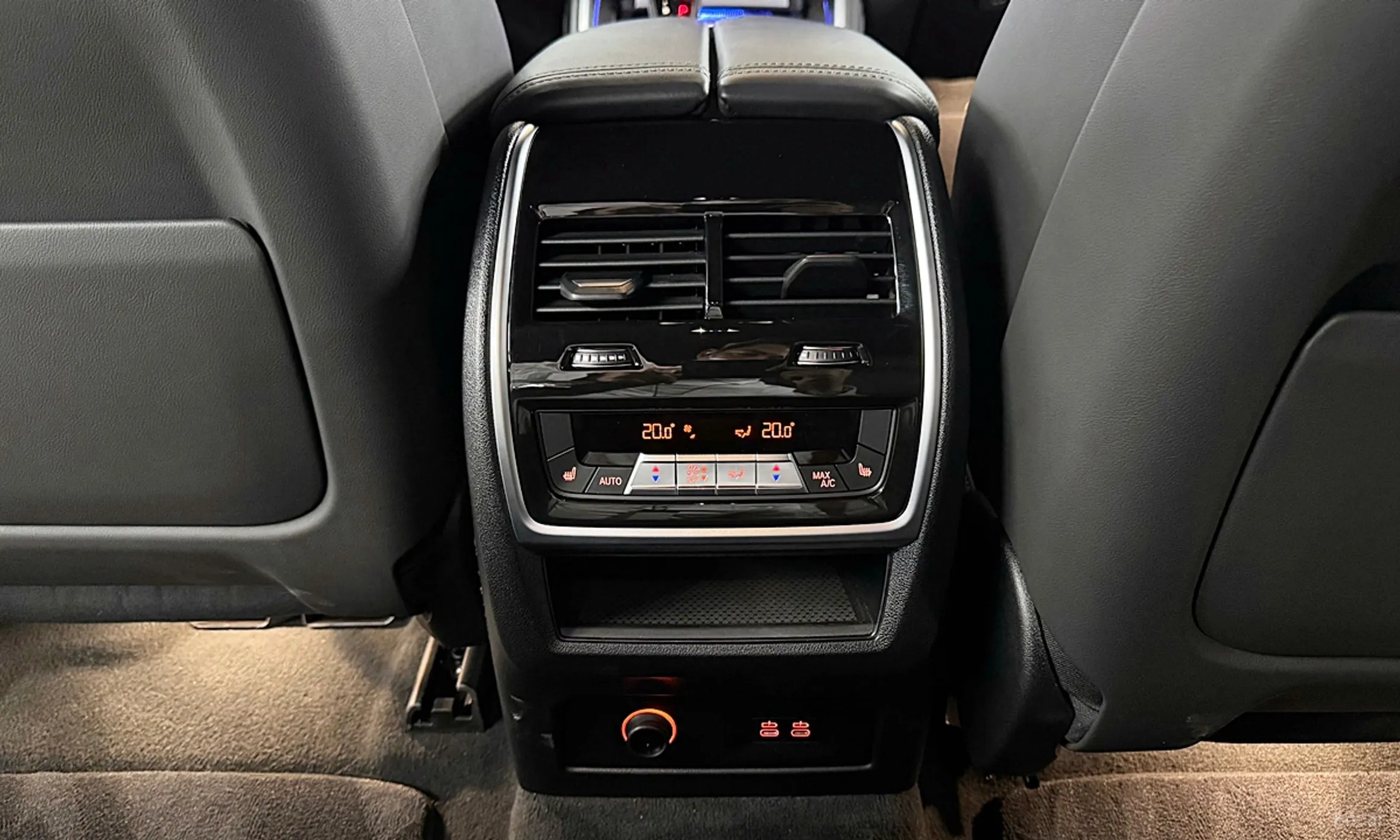 BMW XM (G09) превью 18