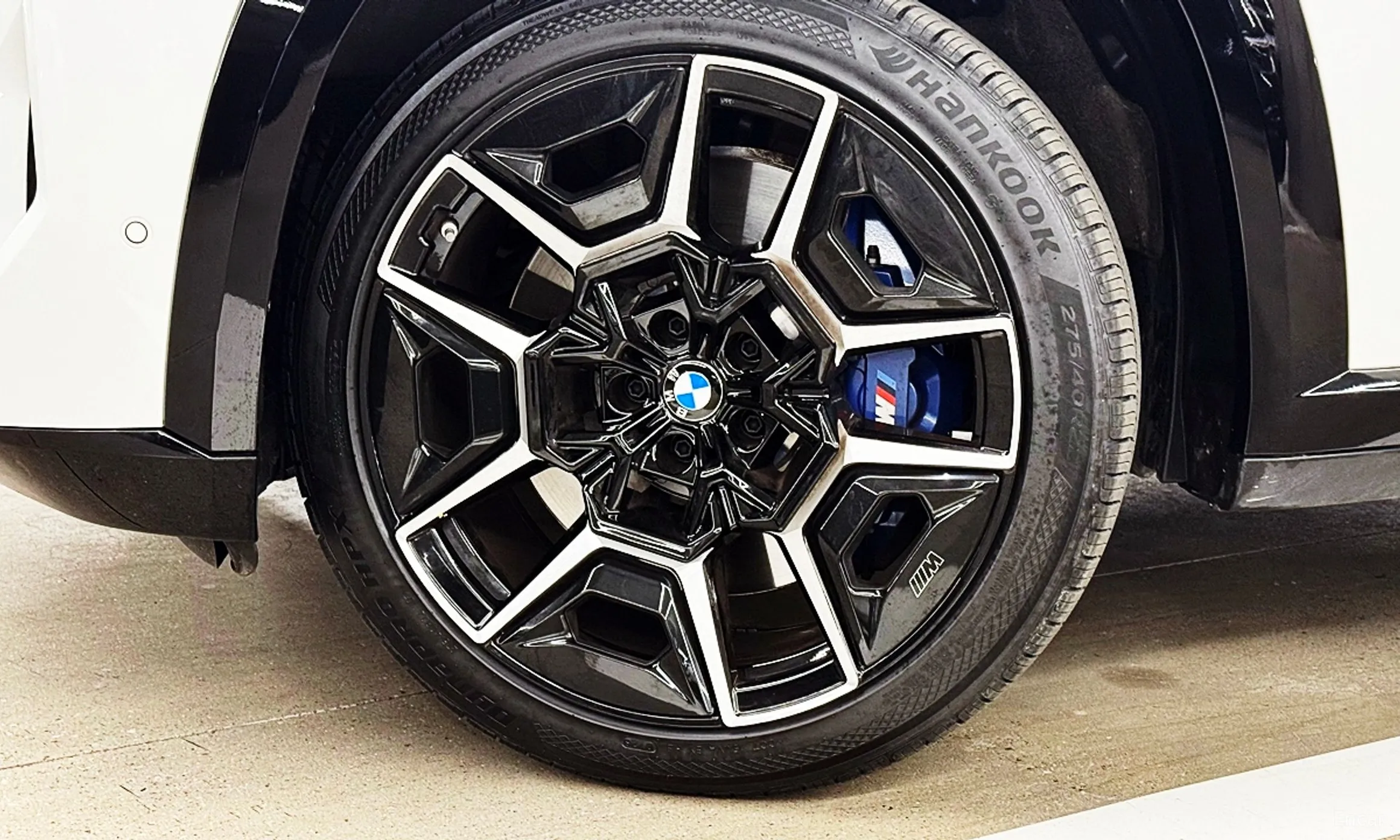 BMW XM (G09) превью 5