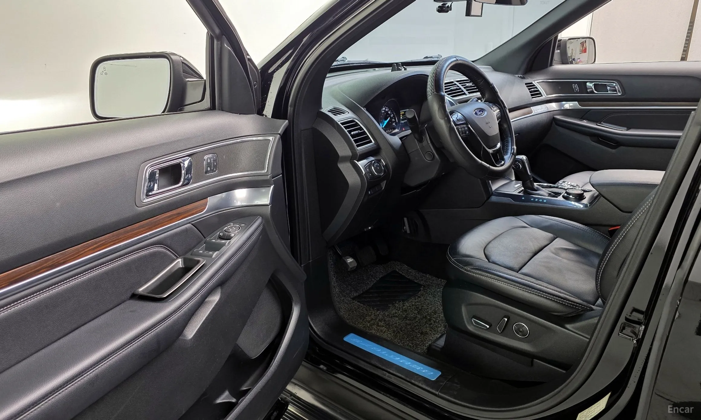 Ford Explorer превью 10