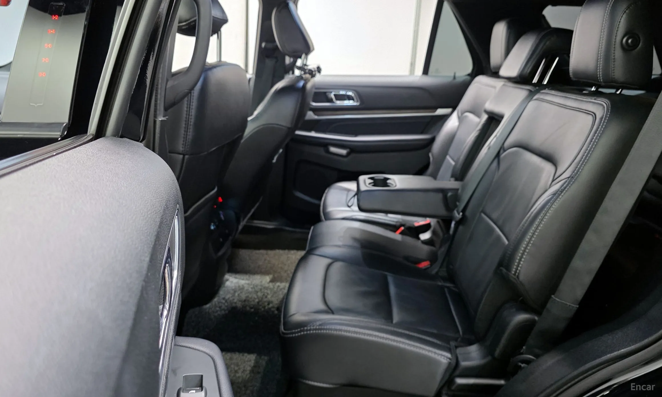 Ford Explorer превью 12