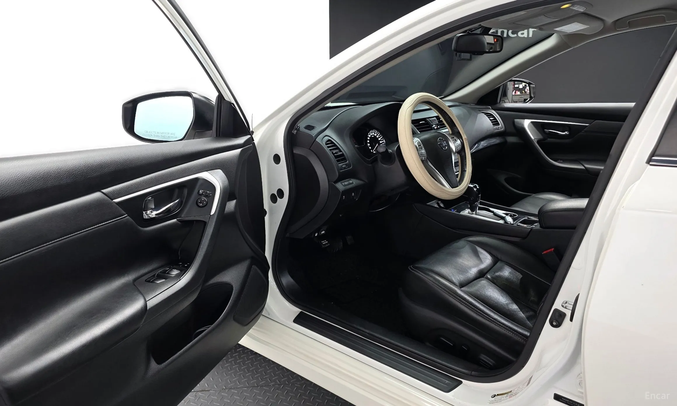 Nissan Altima превью 10