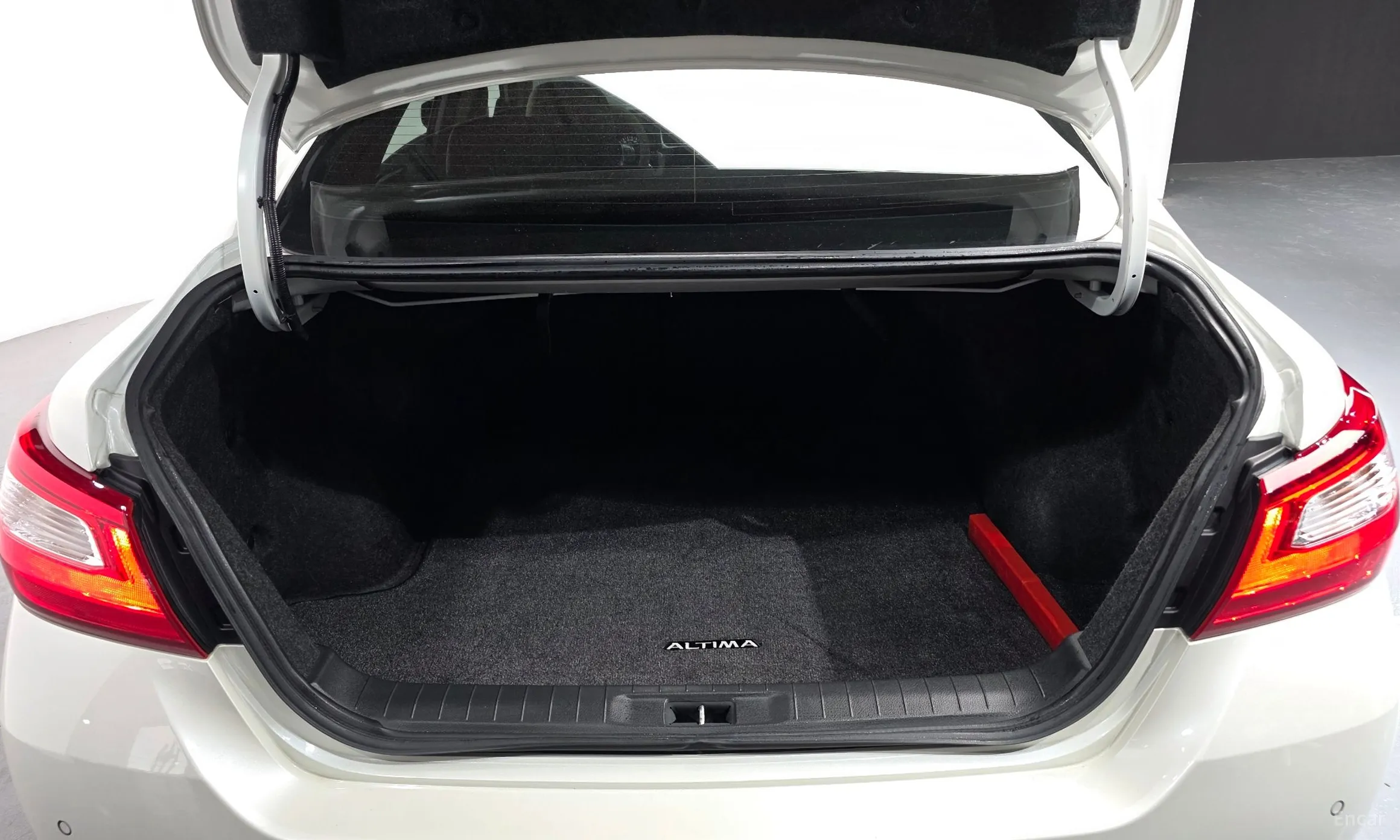 Nissan Altima превью 20