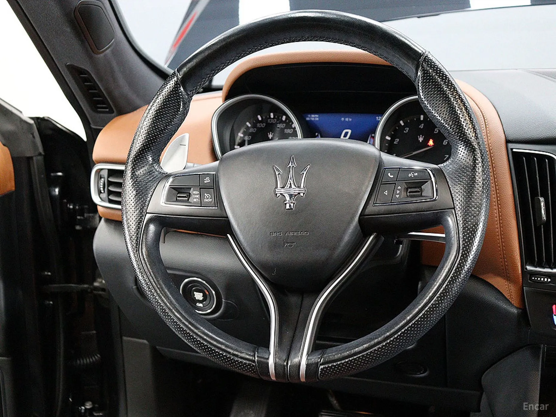 Maserati Levante превью 15