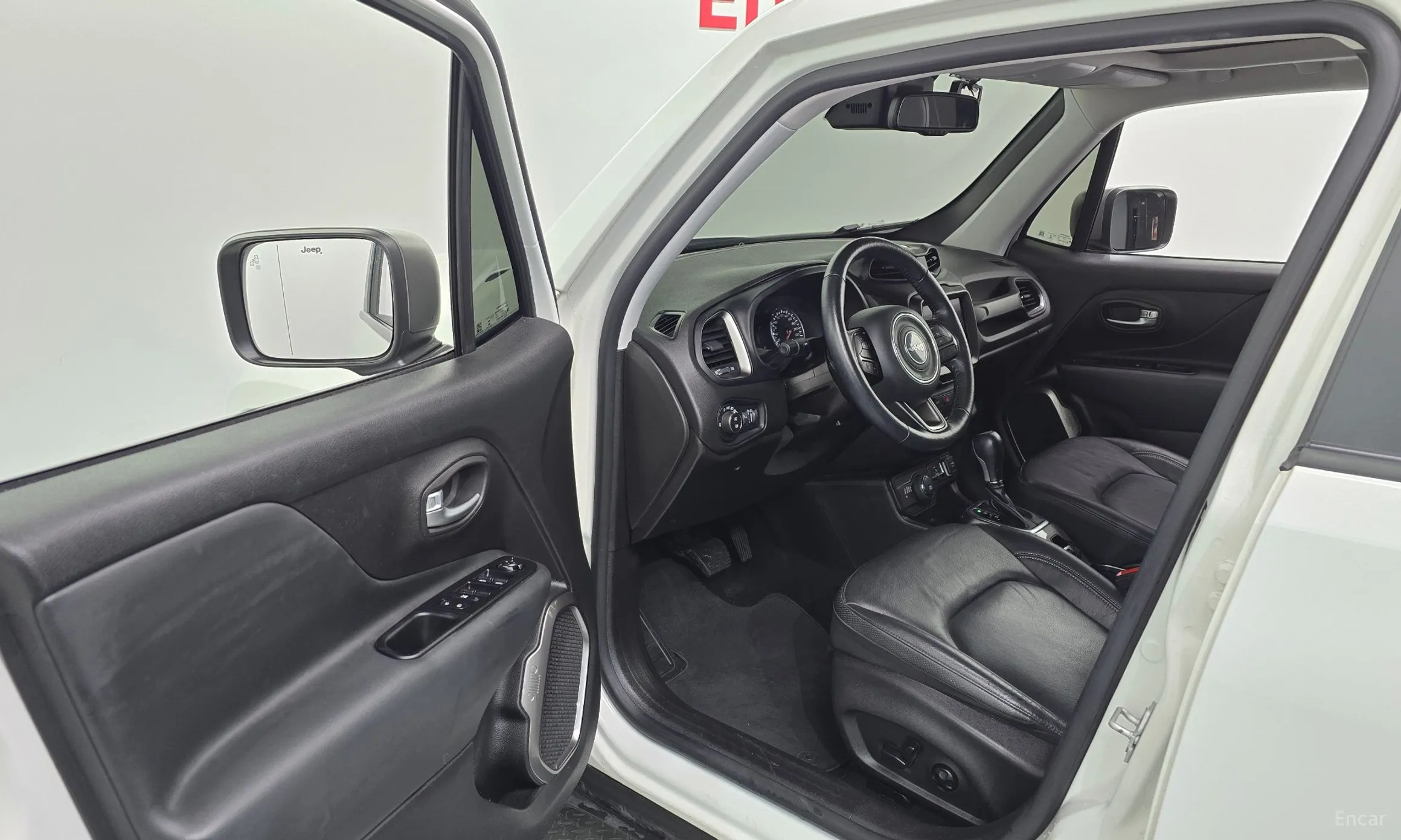 Jeep Renegade превью 10
